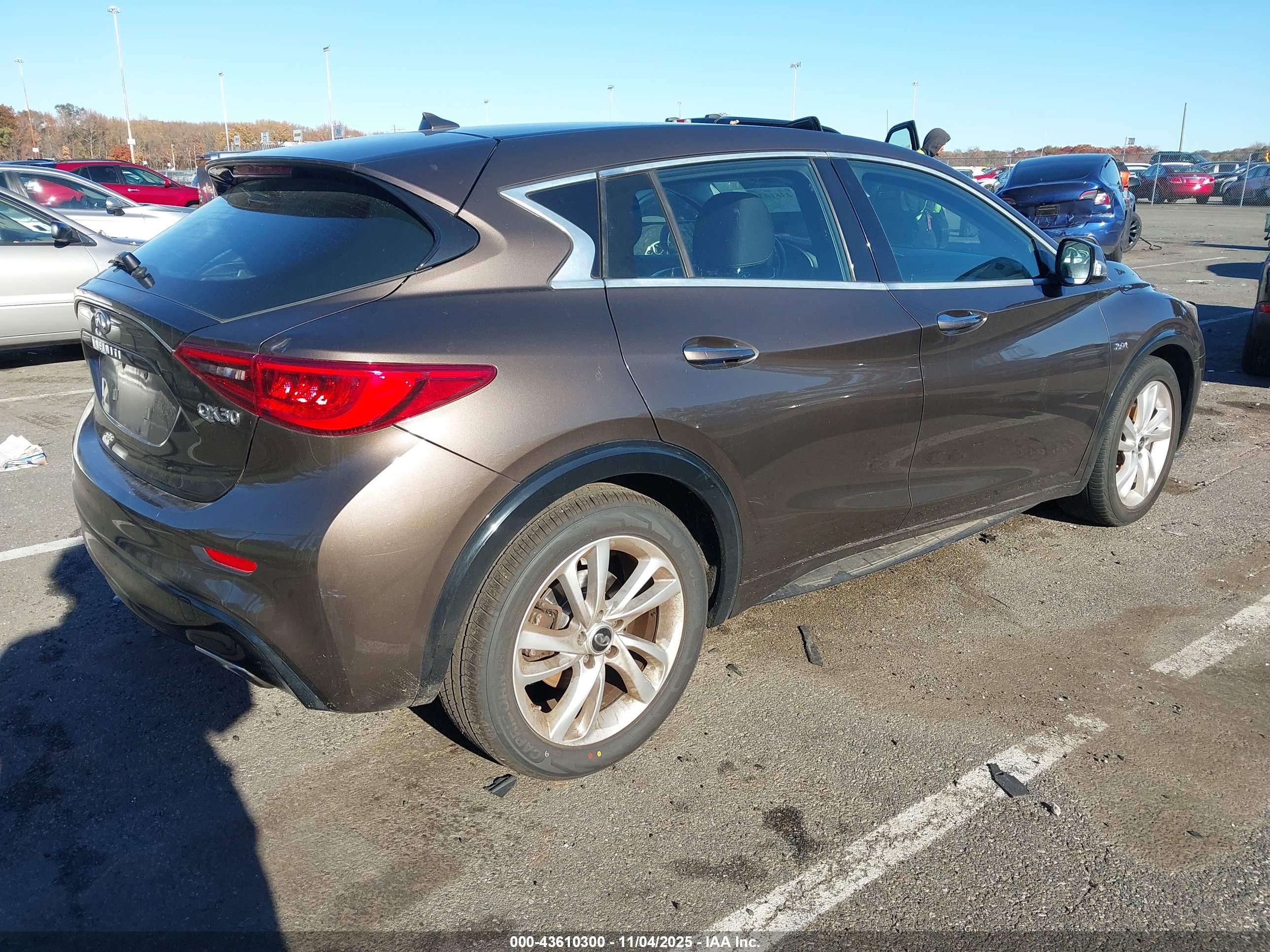 INFINITI QX30 image 4