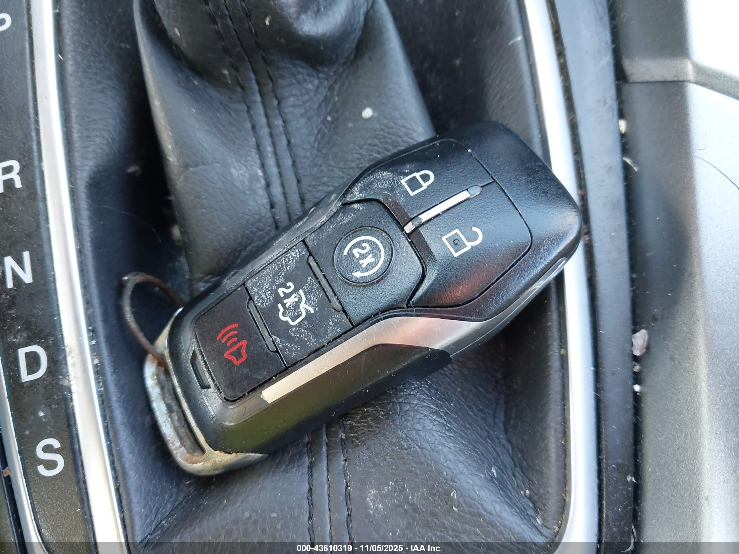 FORD FUSION image 11