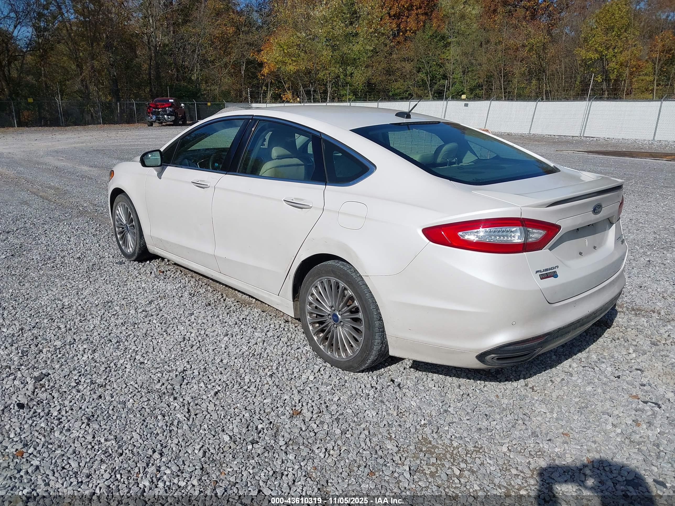 FORD FUSION image 3
