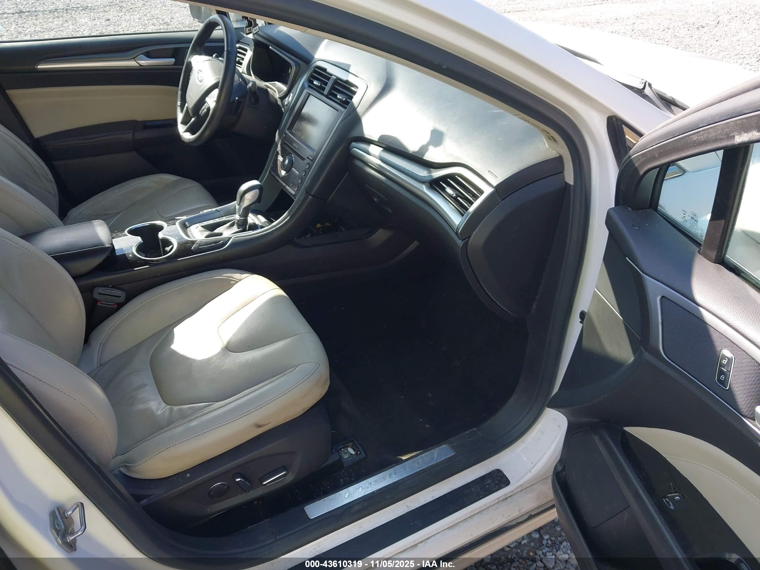 FORD FUSION image 5