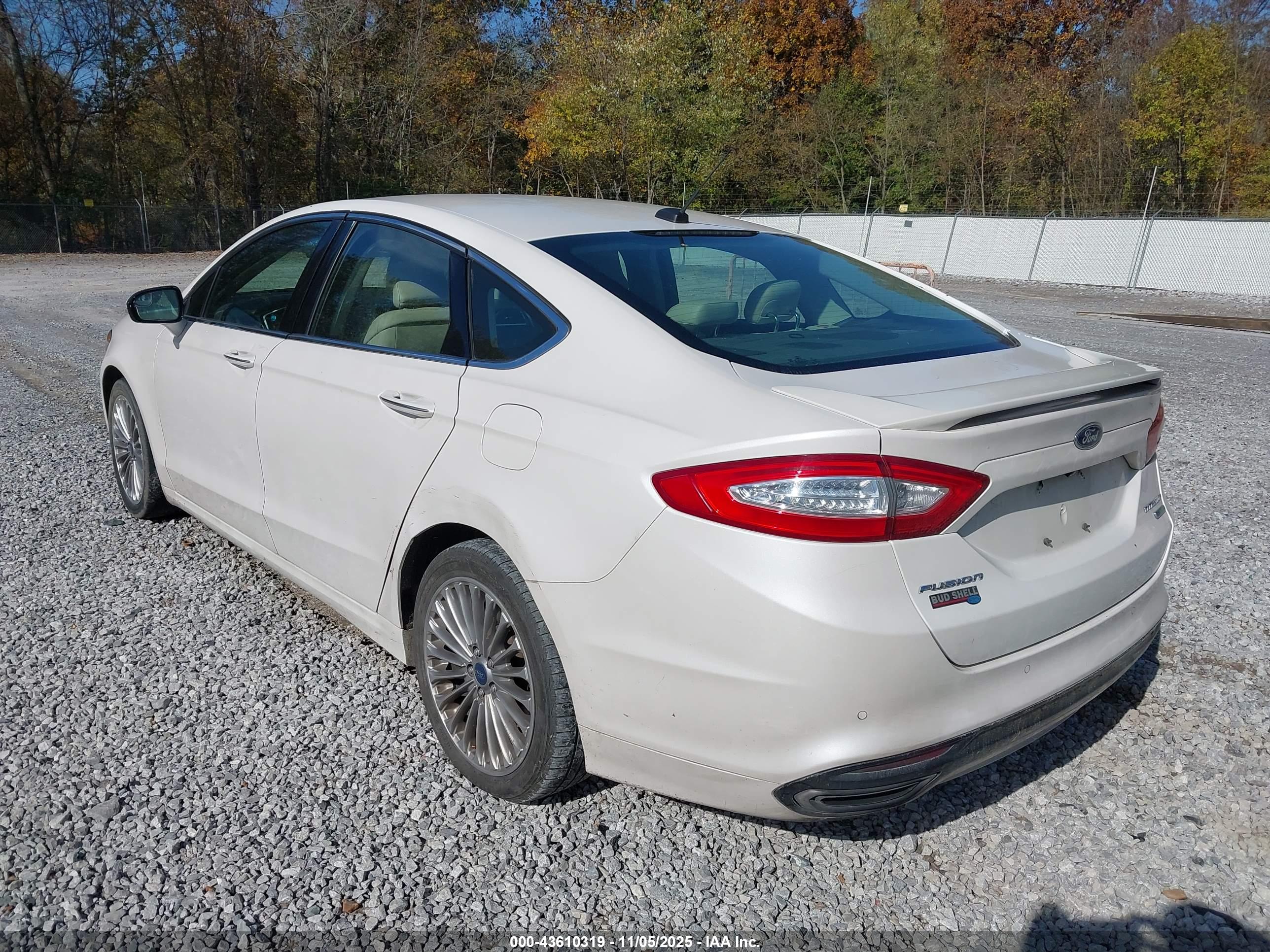 FORD FUSION image 6
