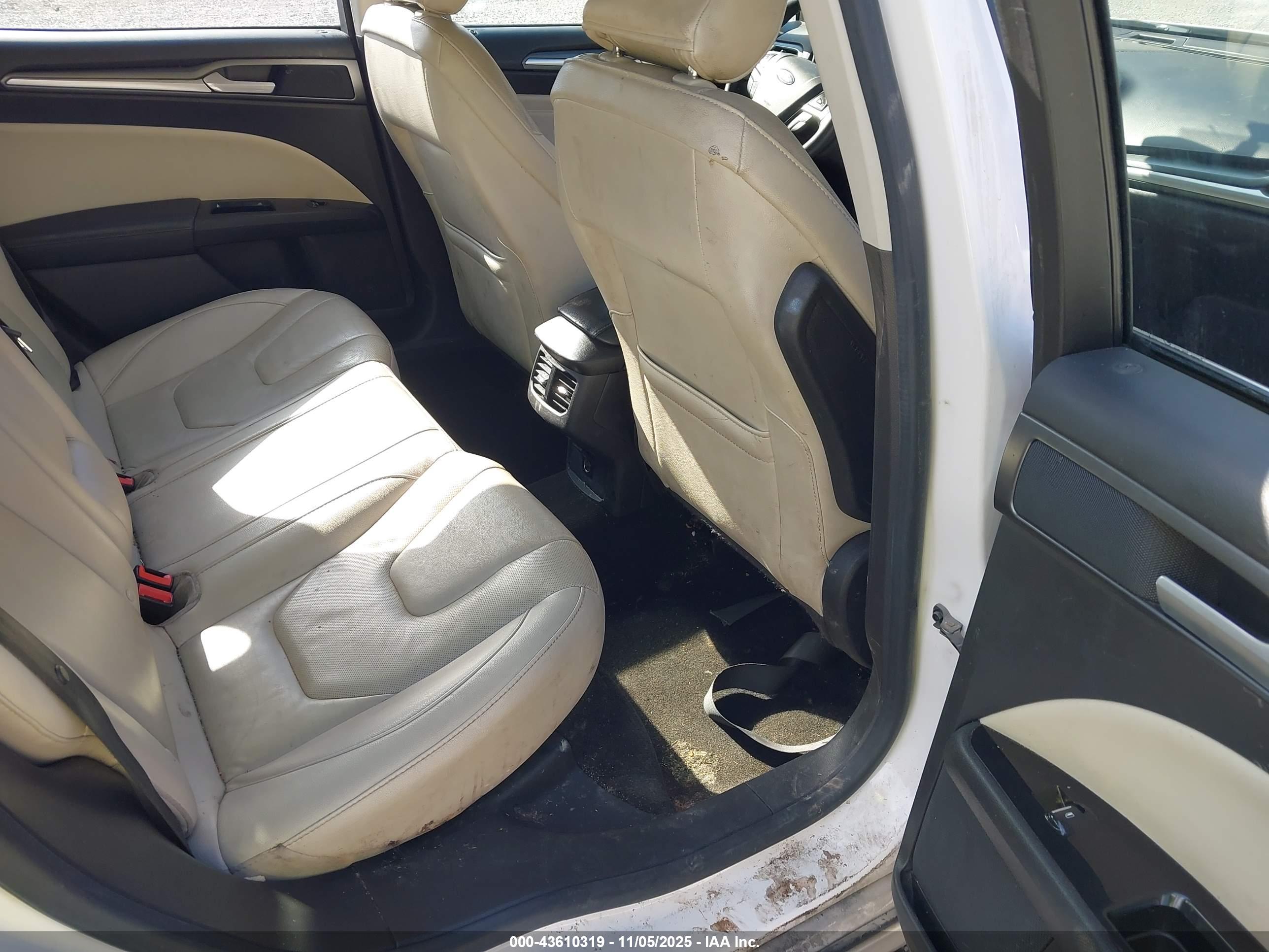FORD FUSION image 8