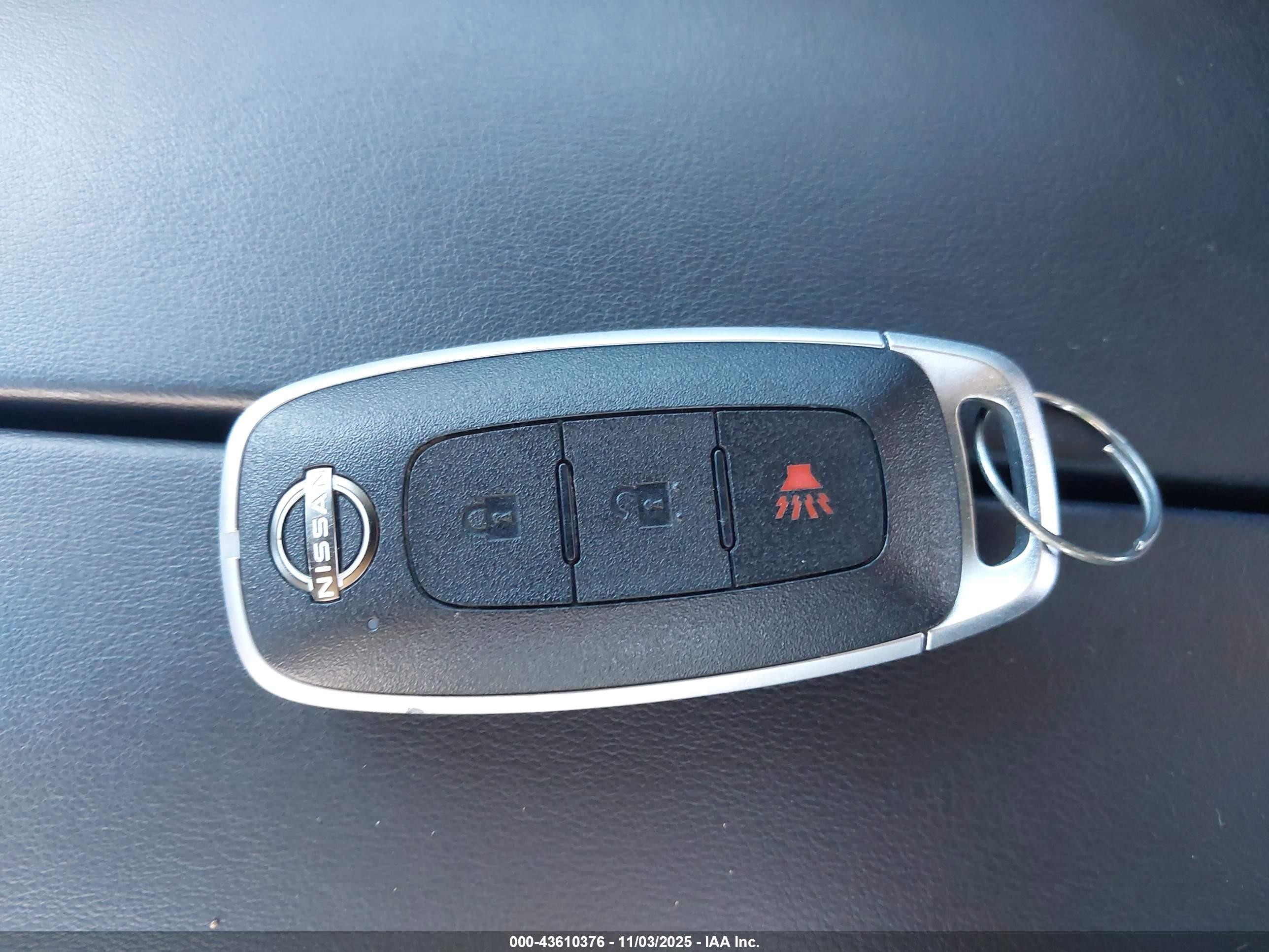 NISSAN ROGUE image 11