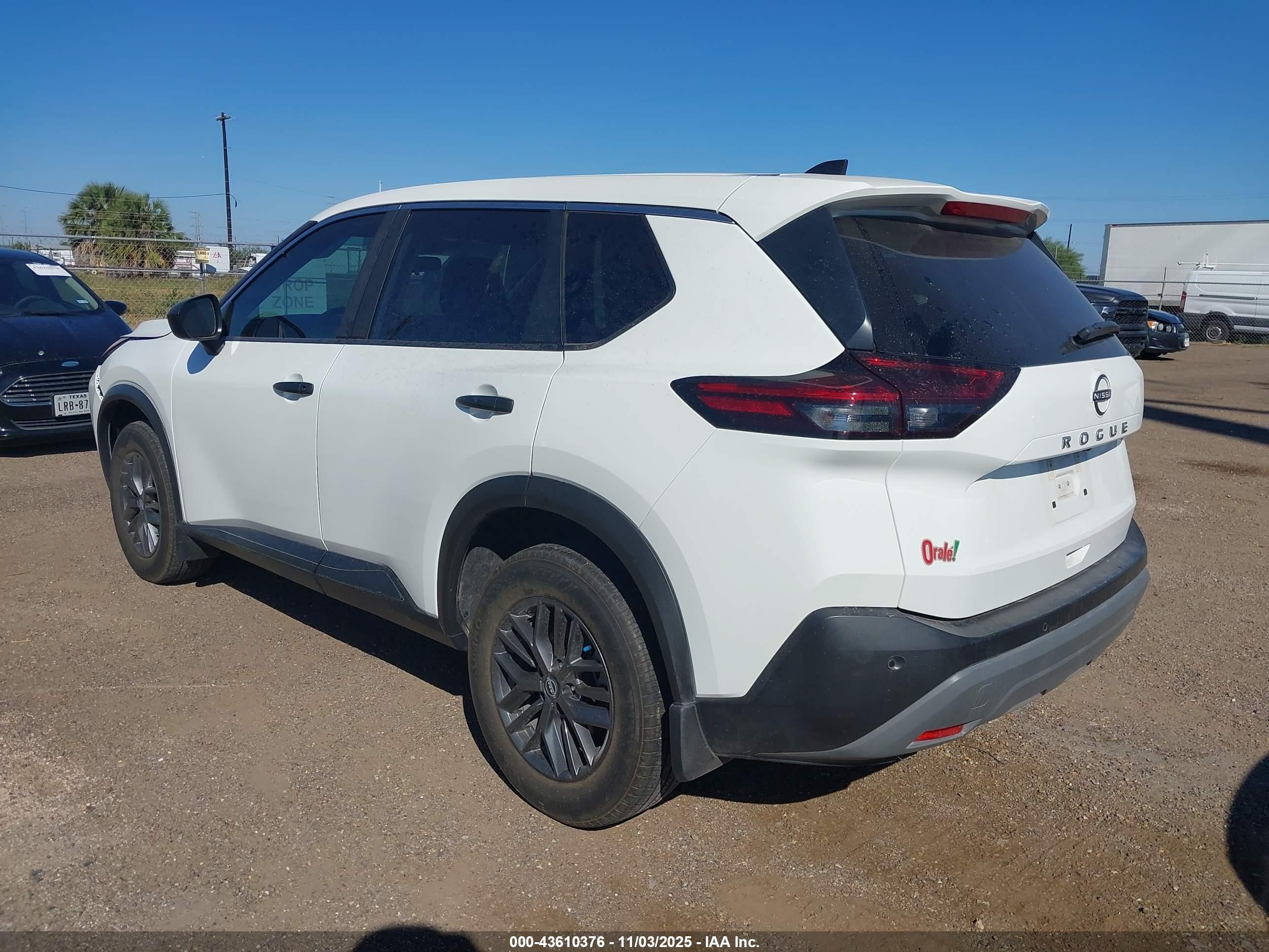 NISSAN ROGUE image 3