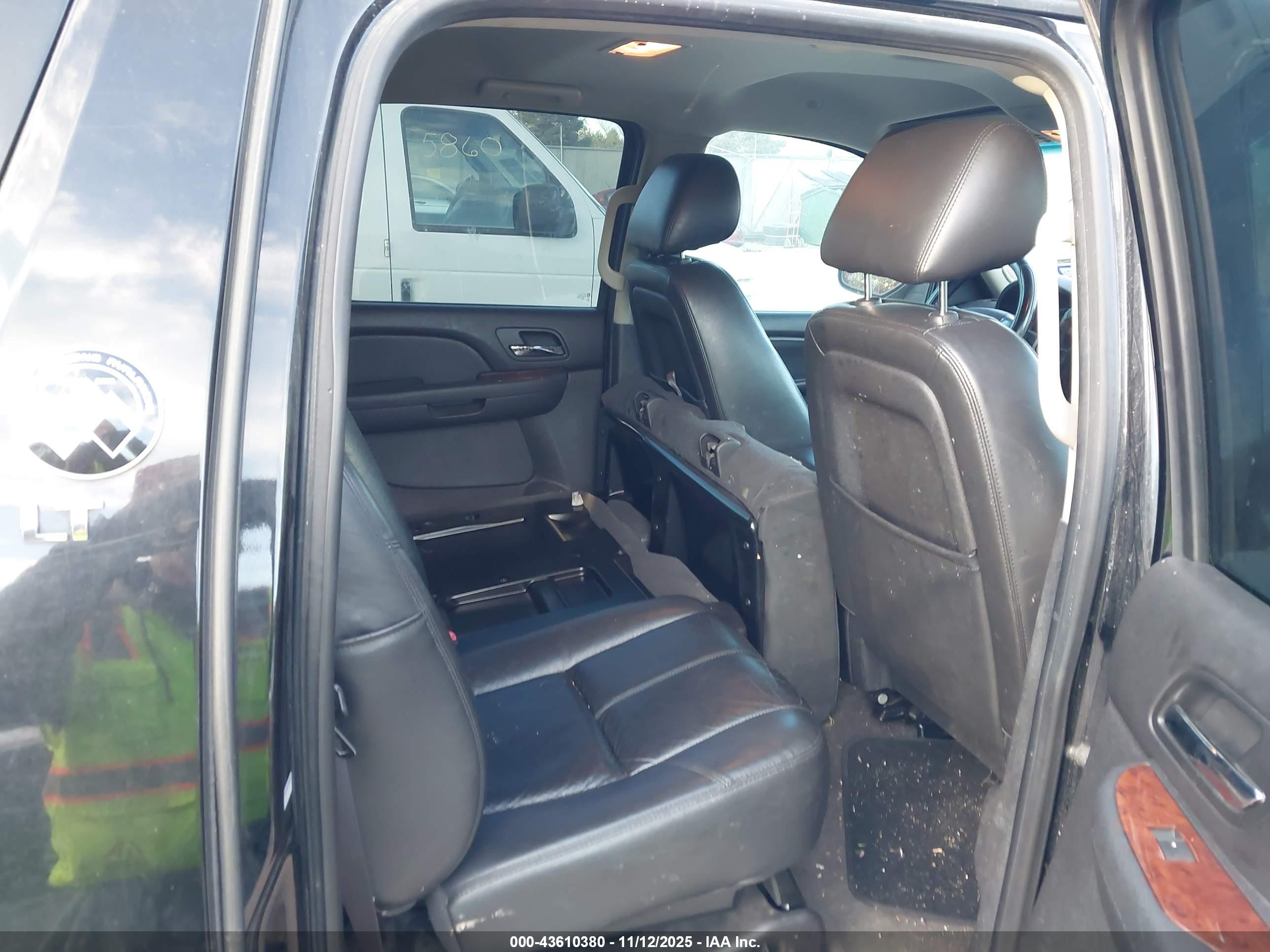 CHEVROLET AVALANCHE image 8