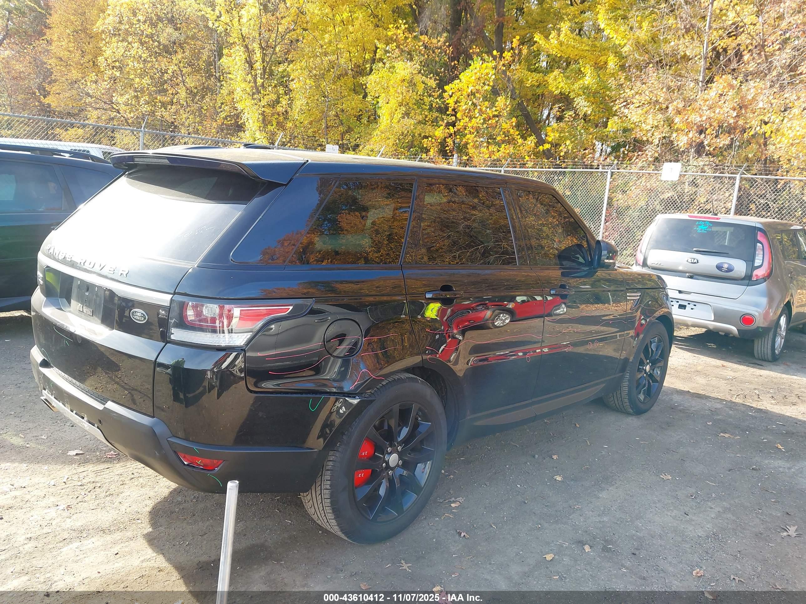 LAND ROVER image 4