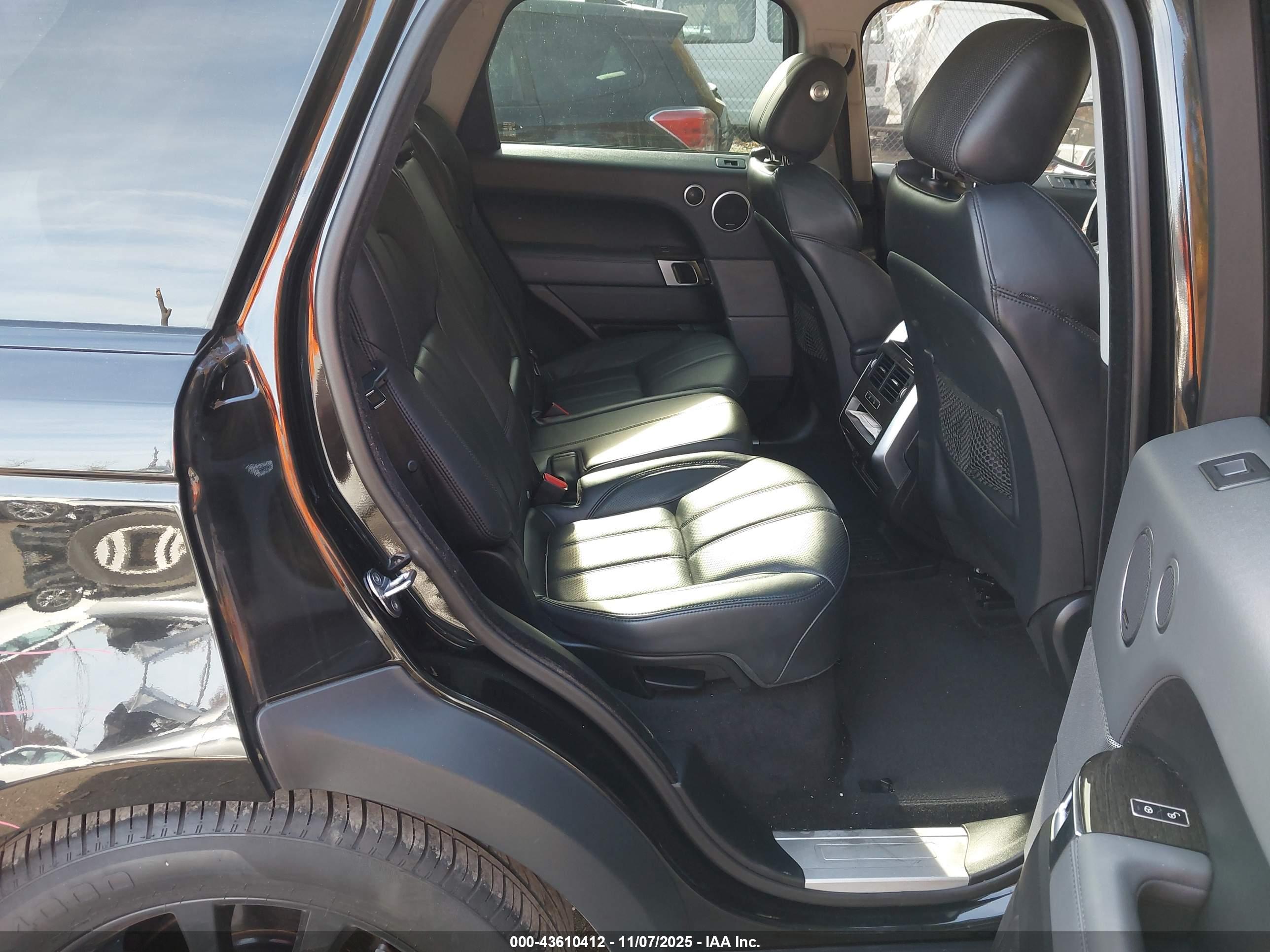 LAND ROVER image 8