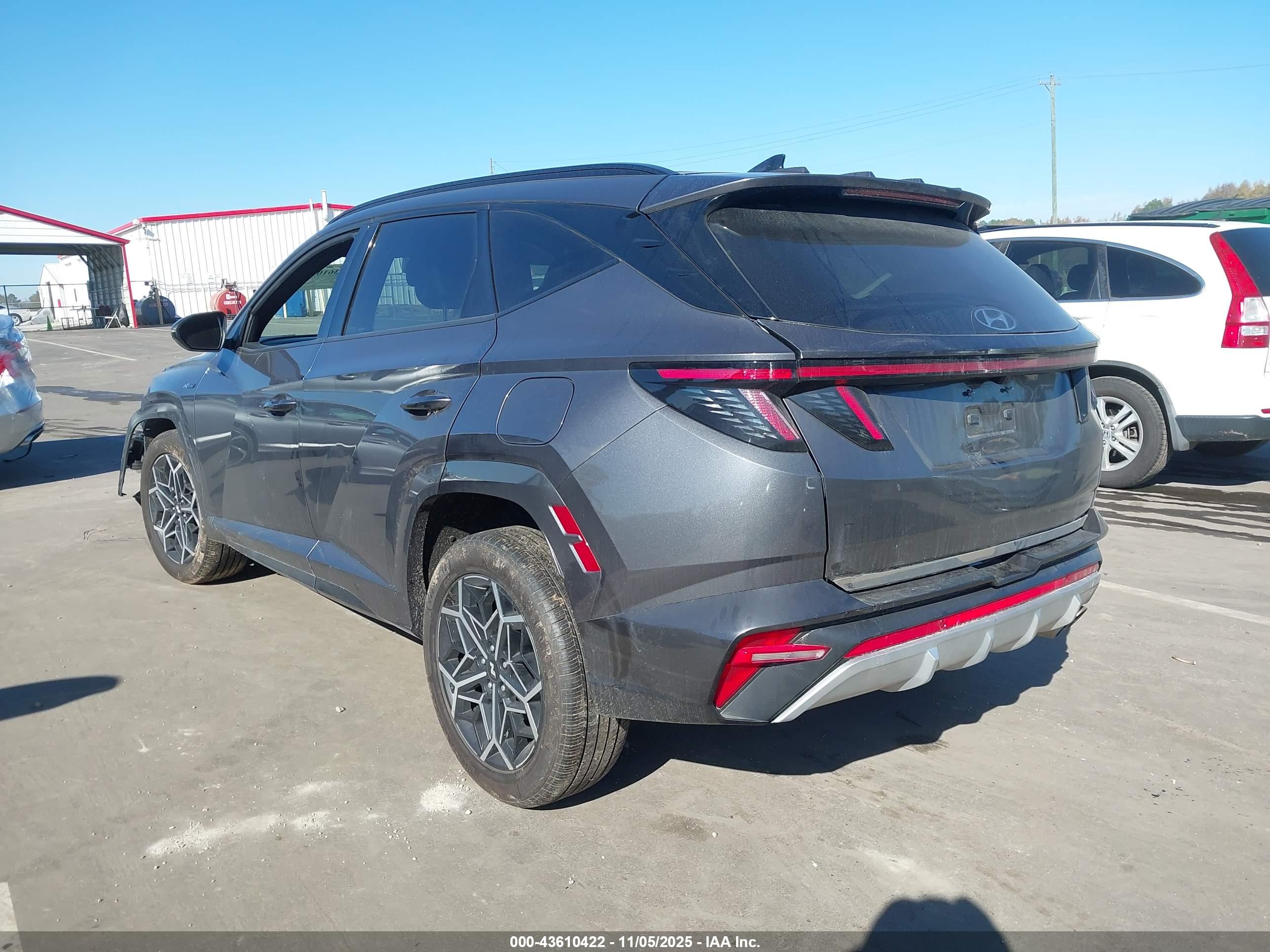 HYUNDAI TUCSON image 3