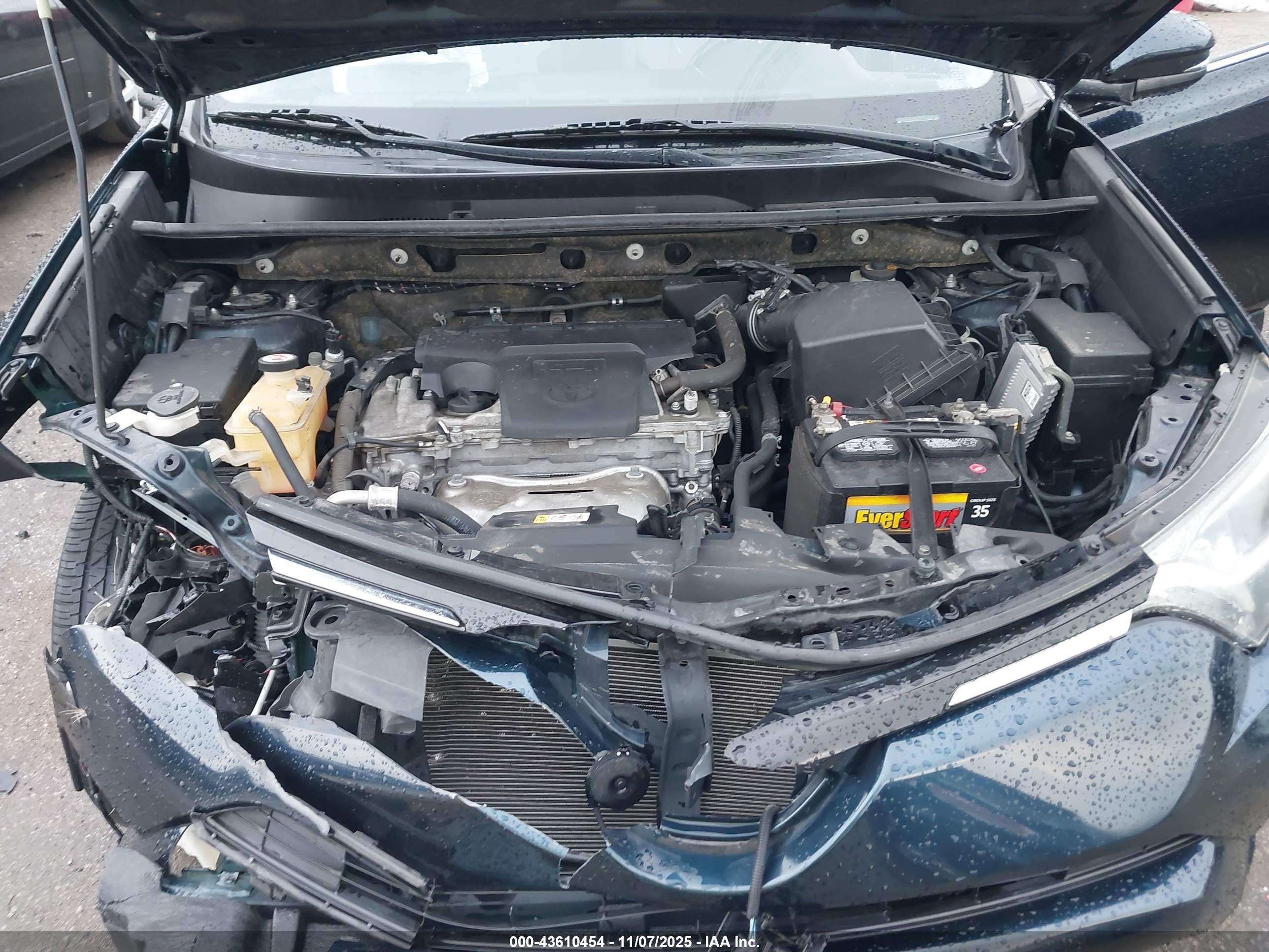 TOYOTA RAV4 image 10