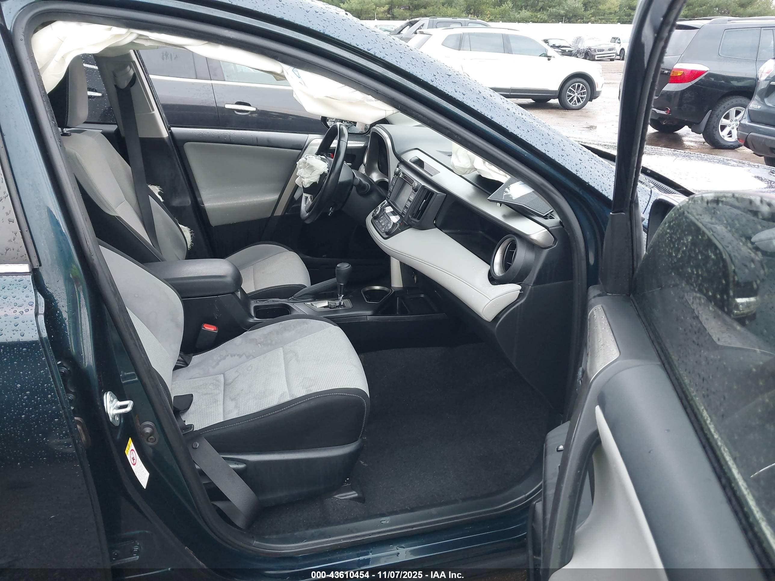 TOYOTA RAV4 image 5