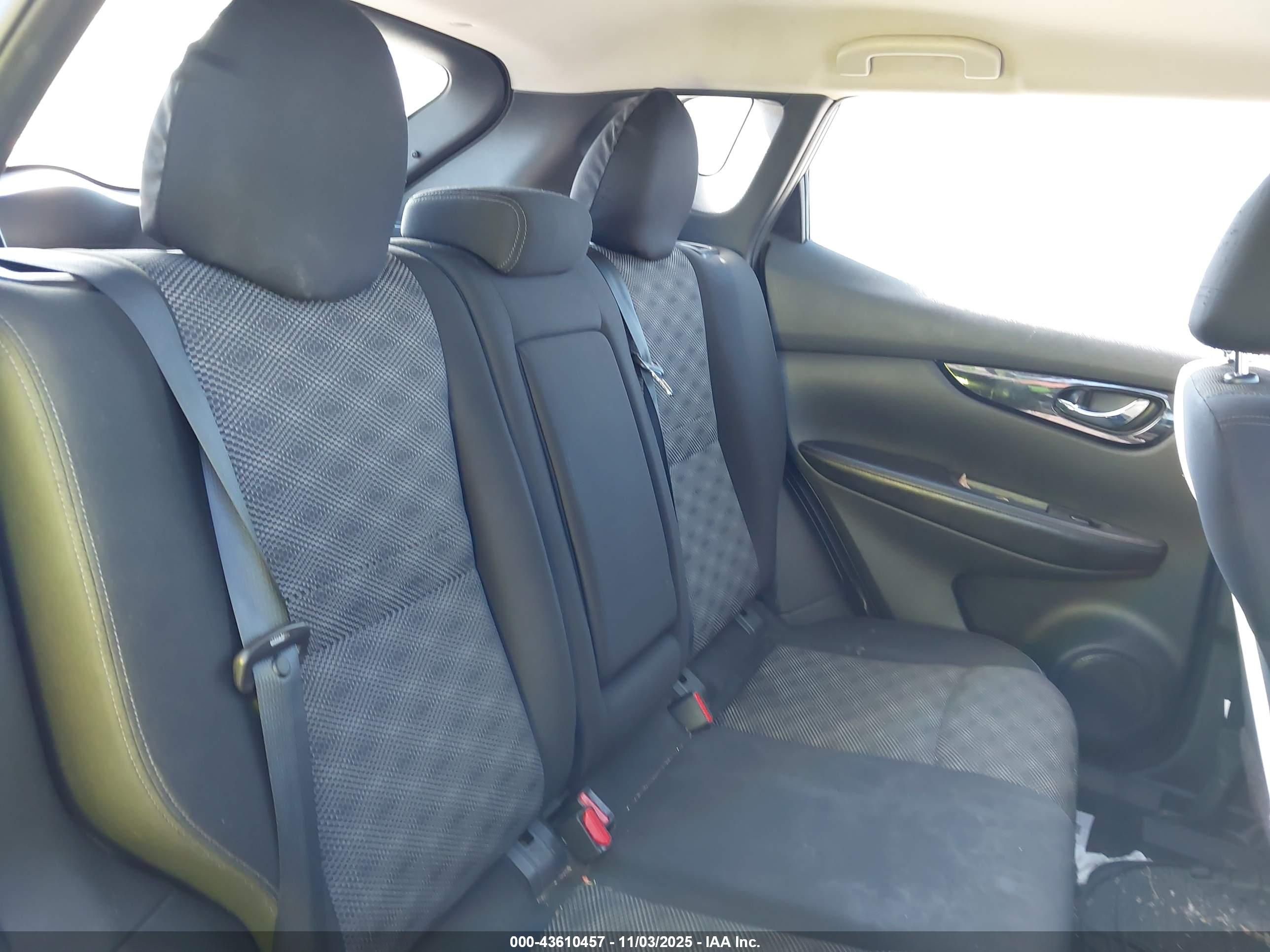 NISSAN ROGUE image 8