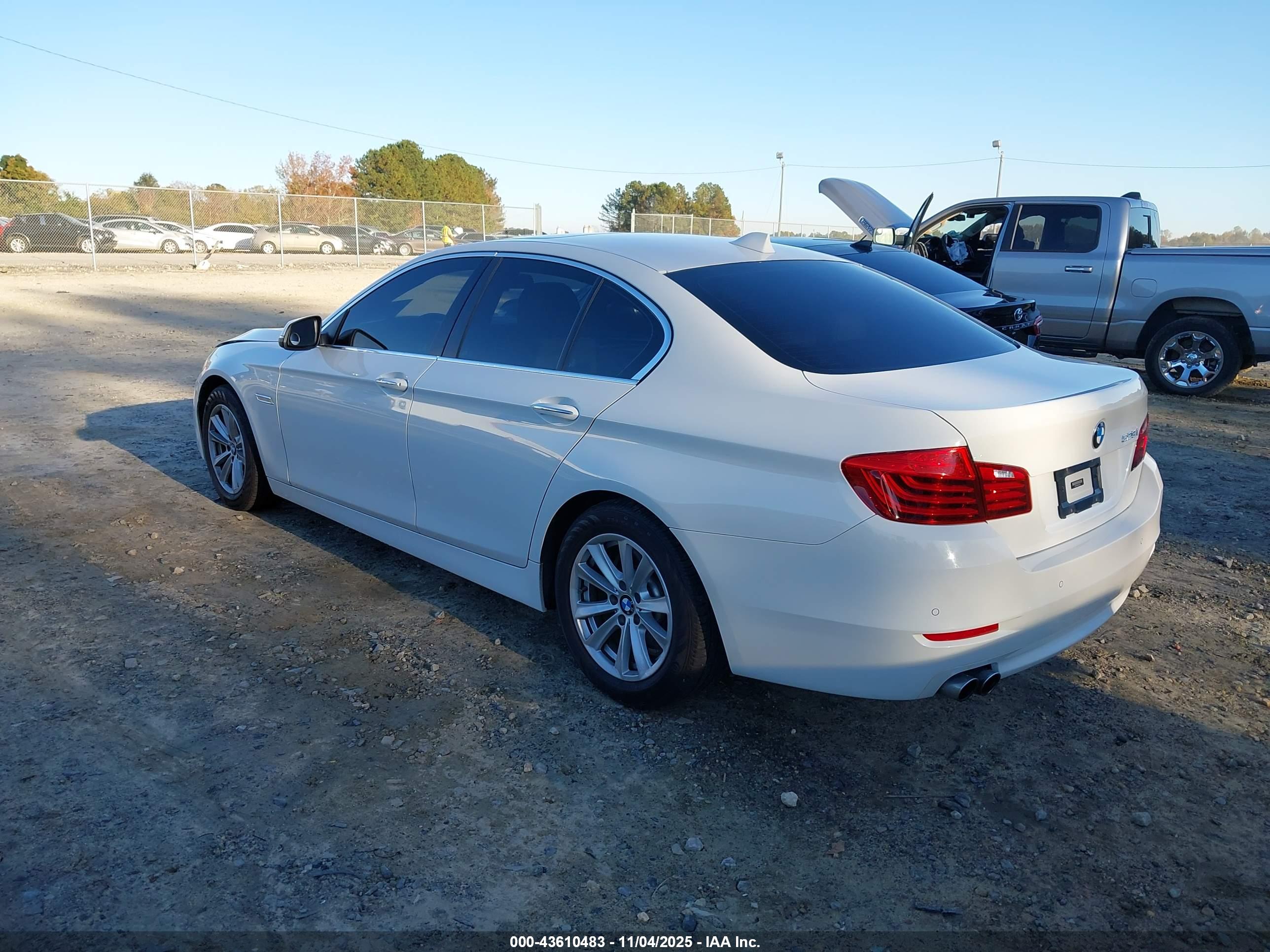BMW 528I image 3
