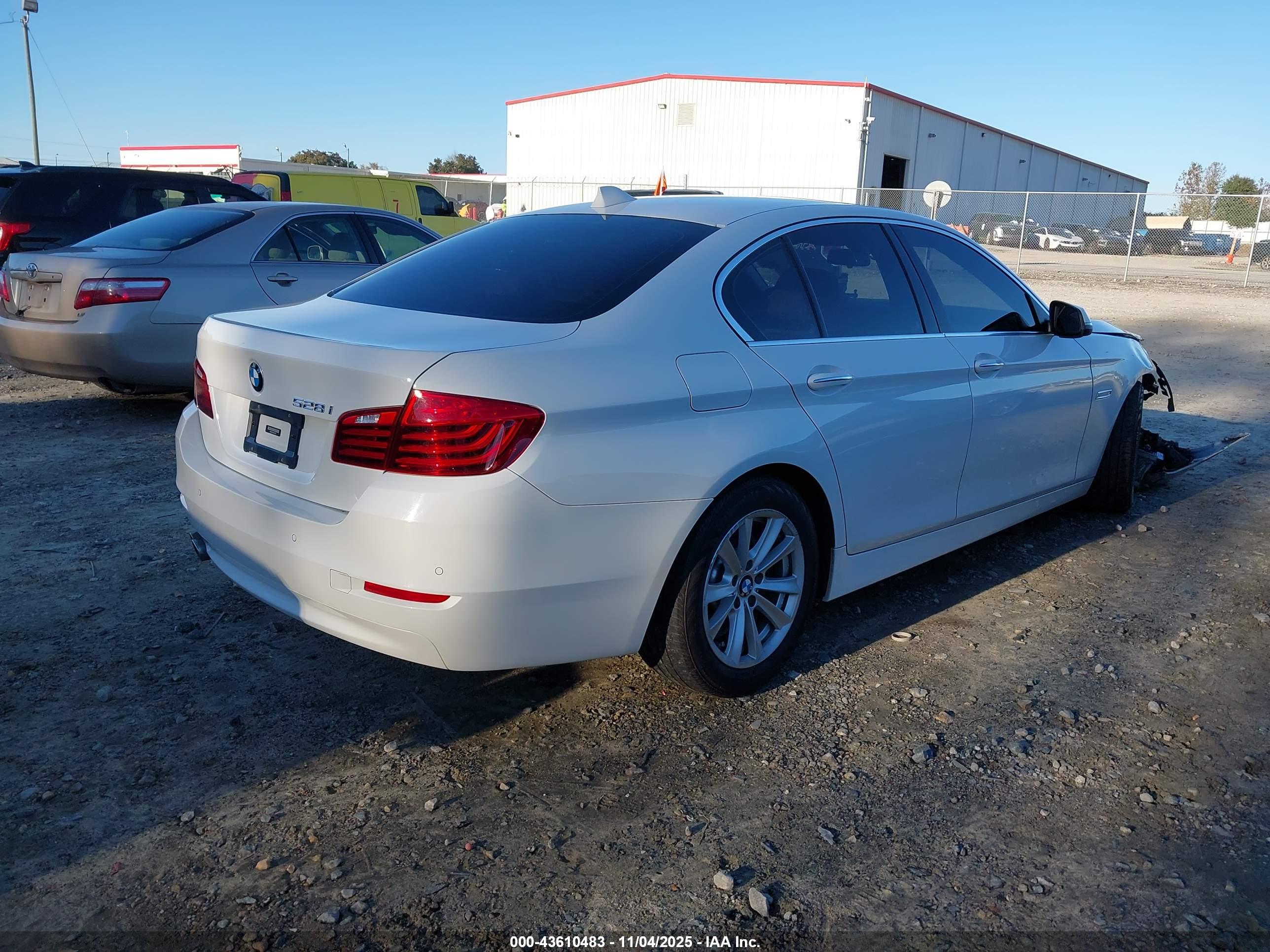 BMW 528I image 4