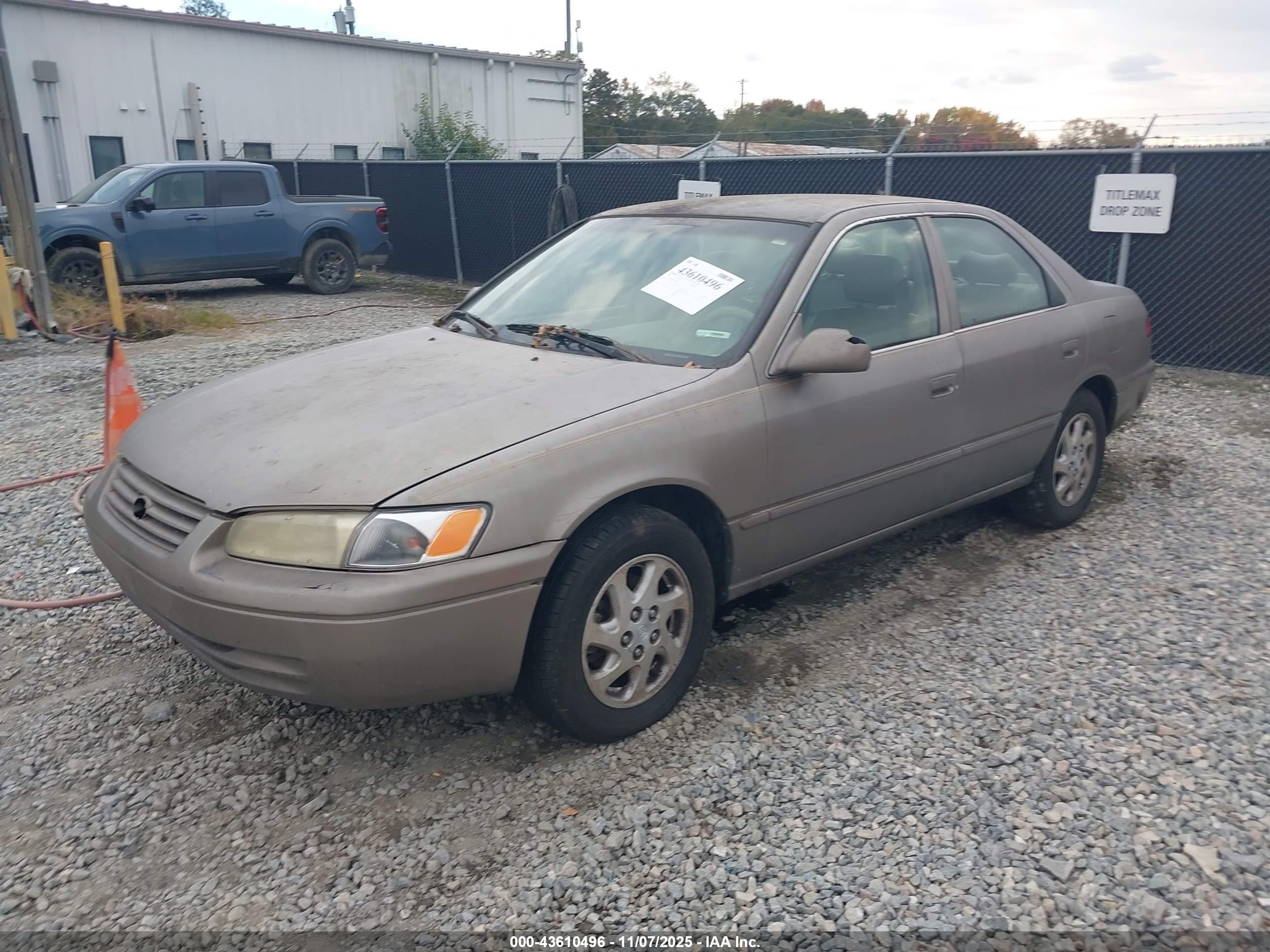 TOYOTA CAMRY image 2
