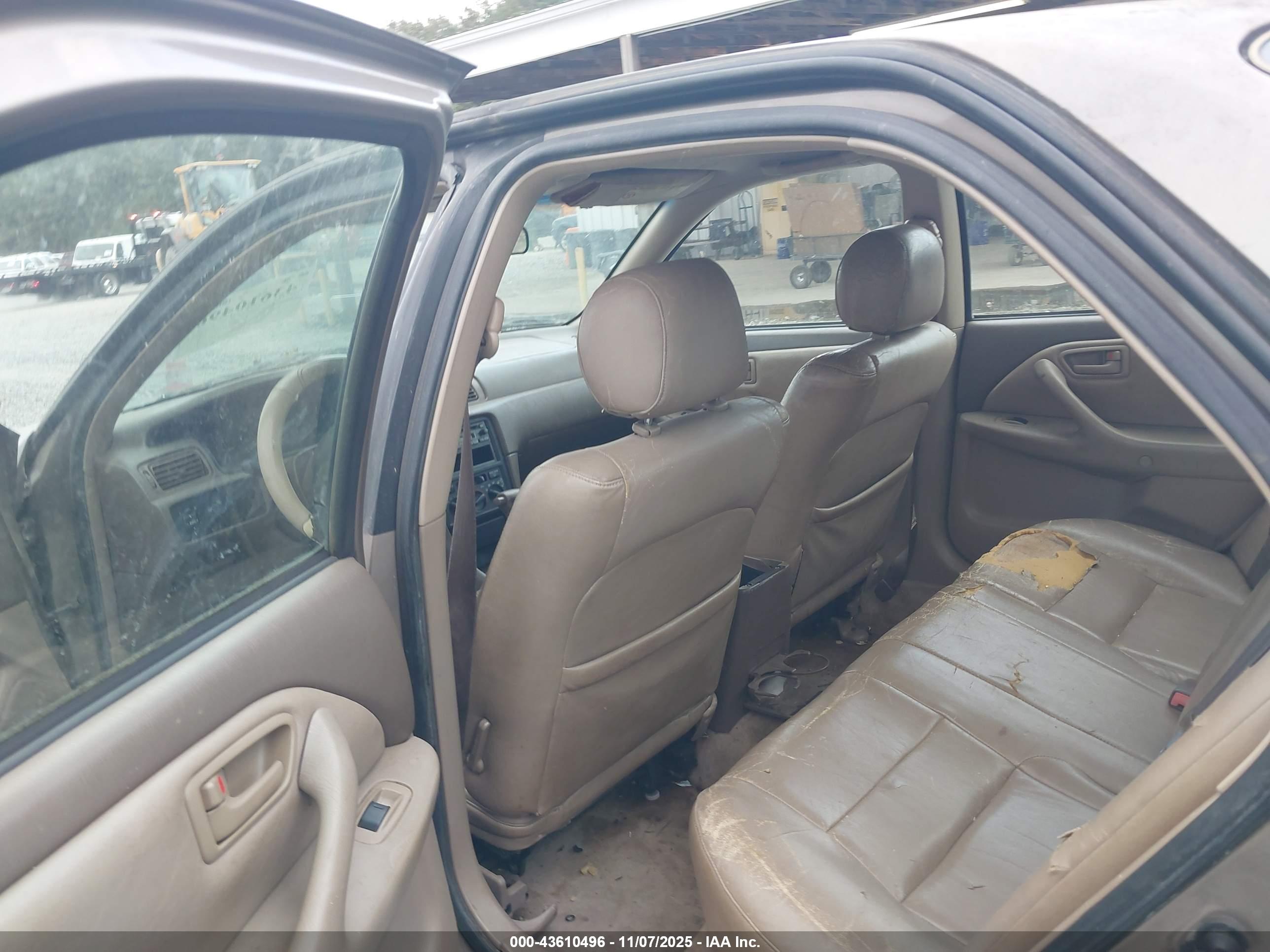 TOYOTA CAMRY image 8