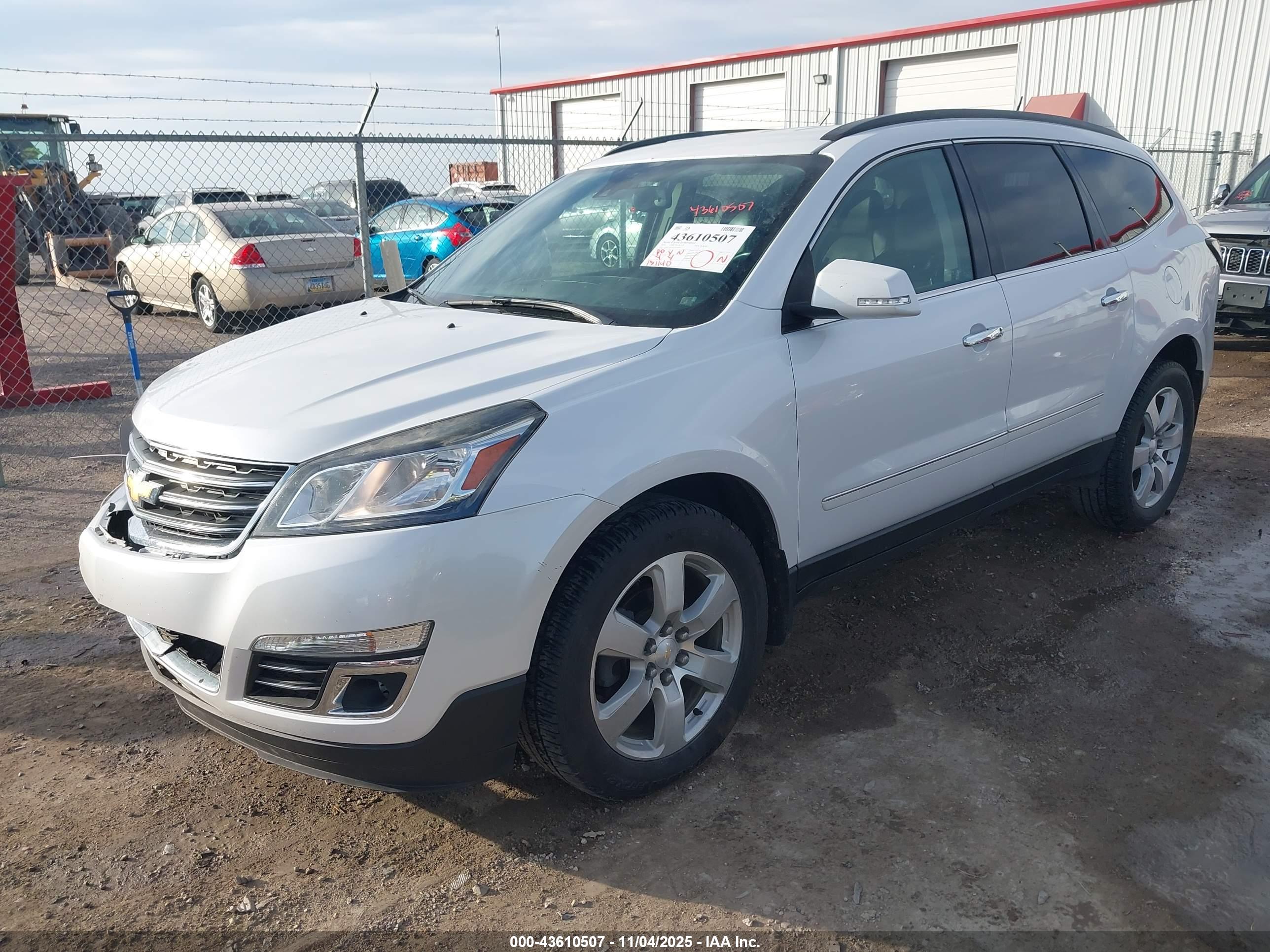 CHEVROLET TRAVERSE image 2