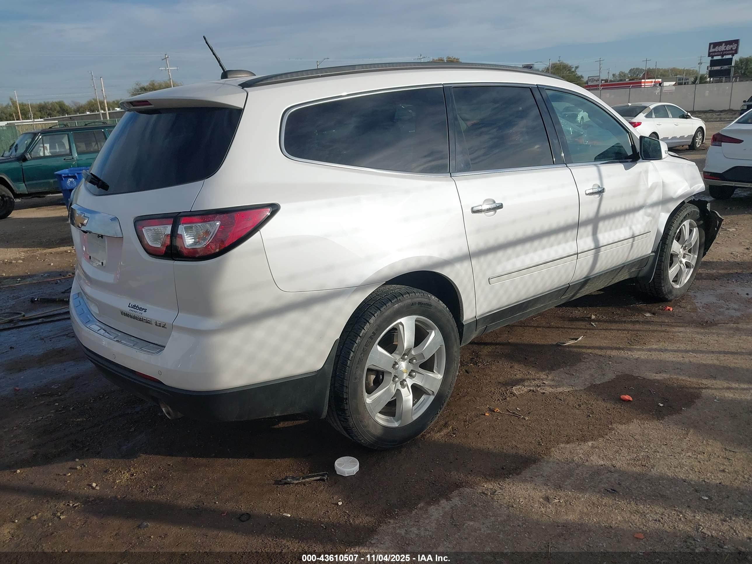 CHEVROLET TRAVERSE image 4