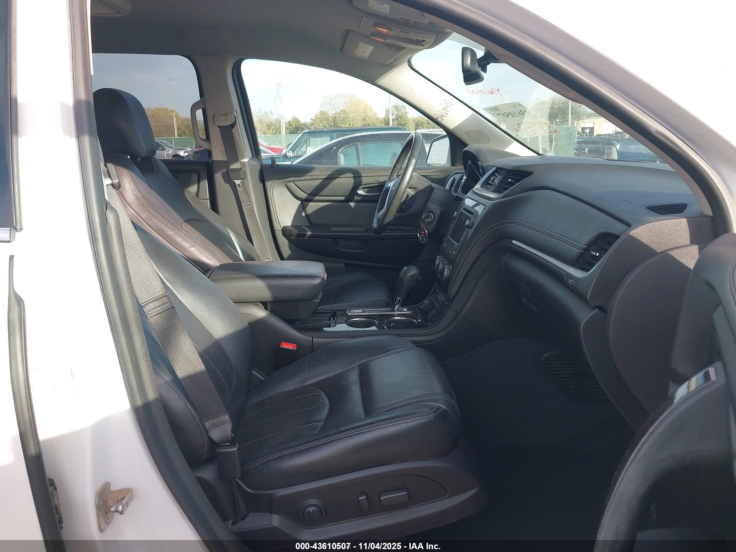 CHEVROLET TRAVERSE image 5