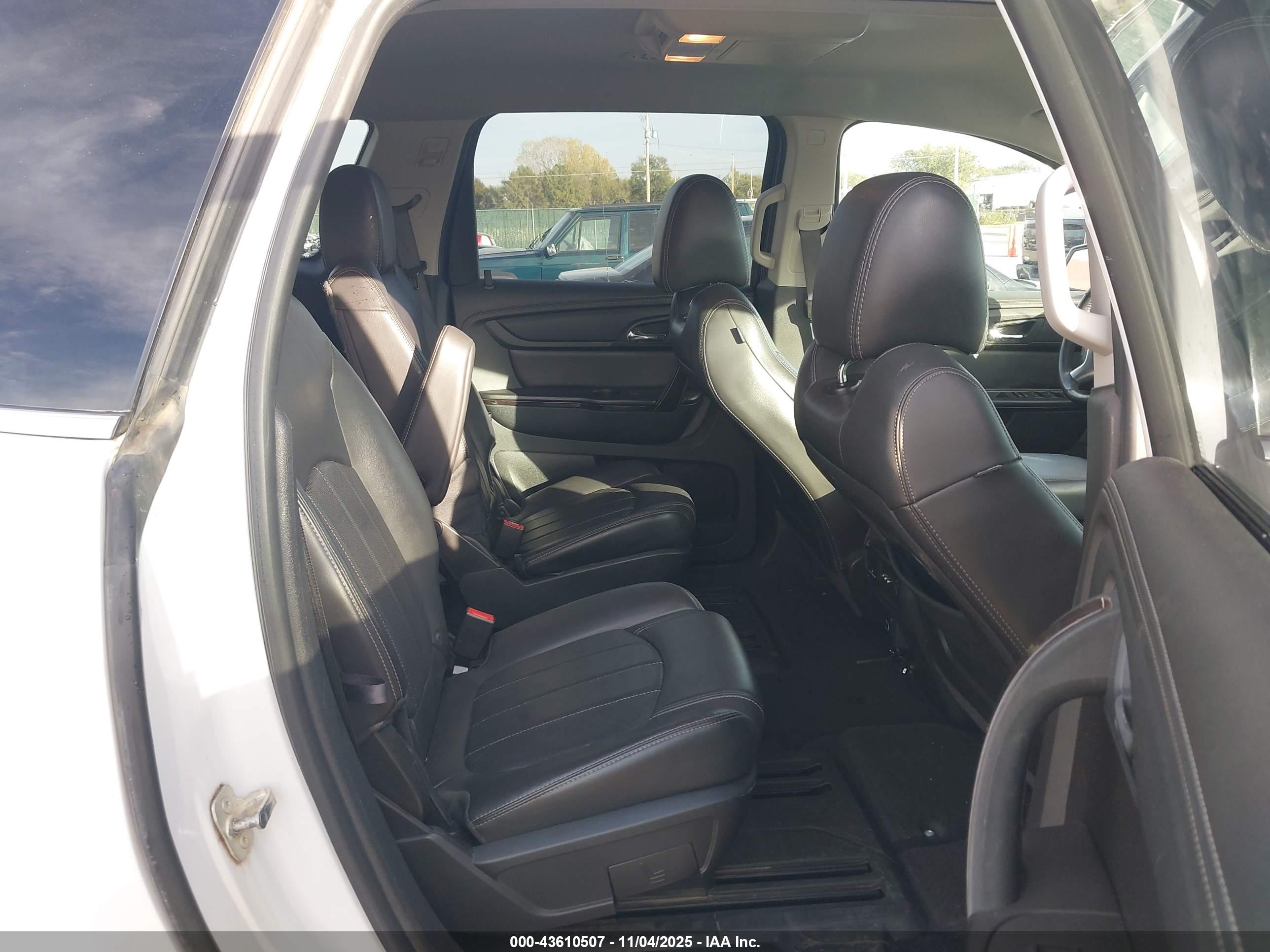CHEVROLET TRAVERSE image 8