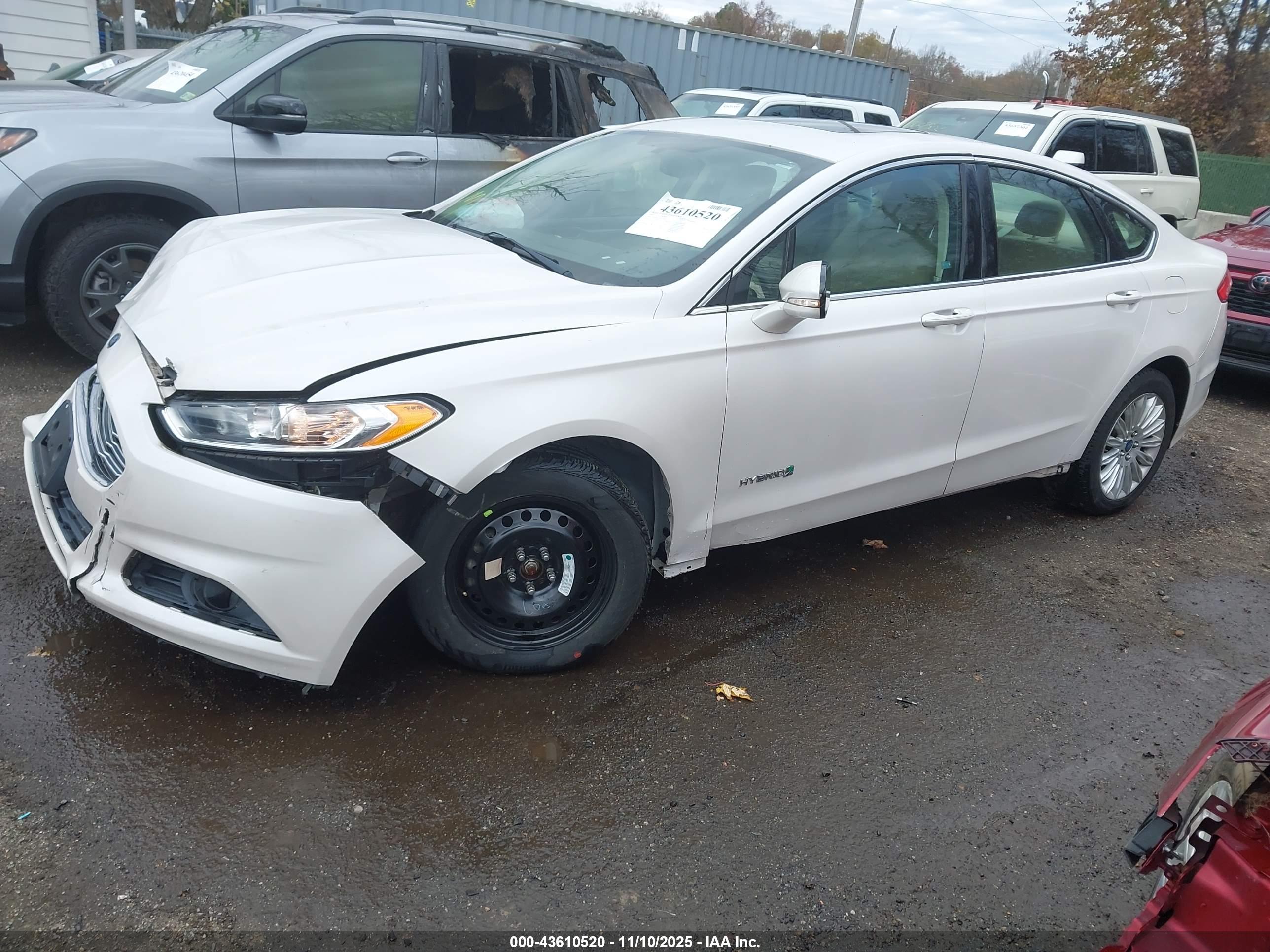 FORD FUSION image 2