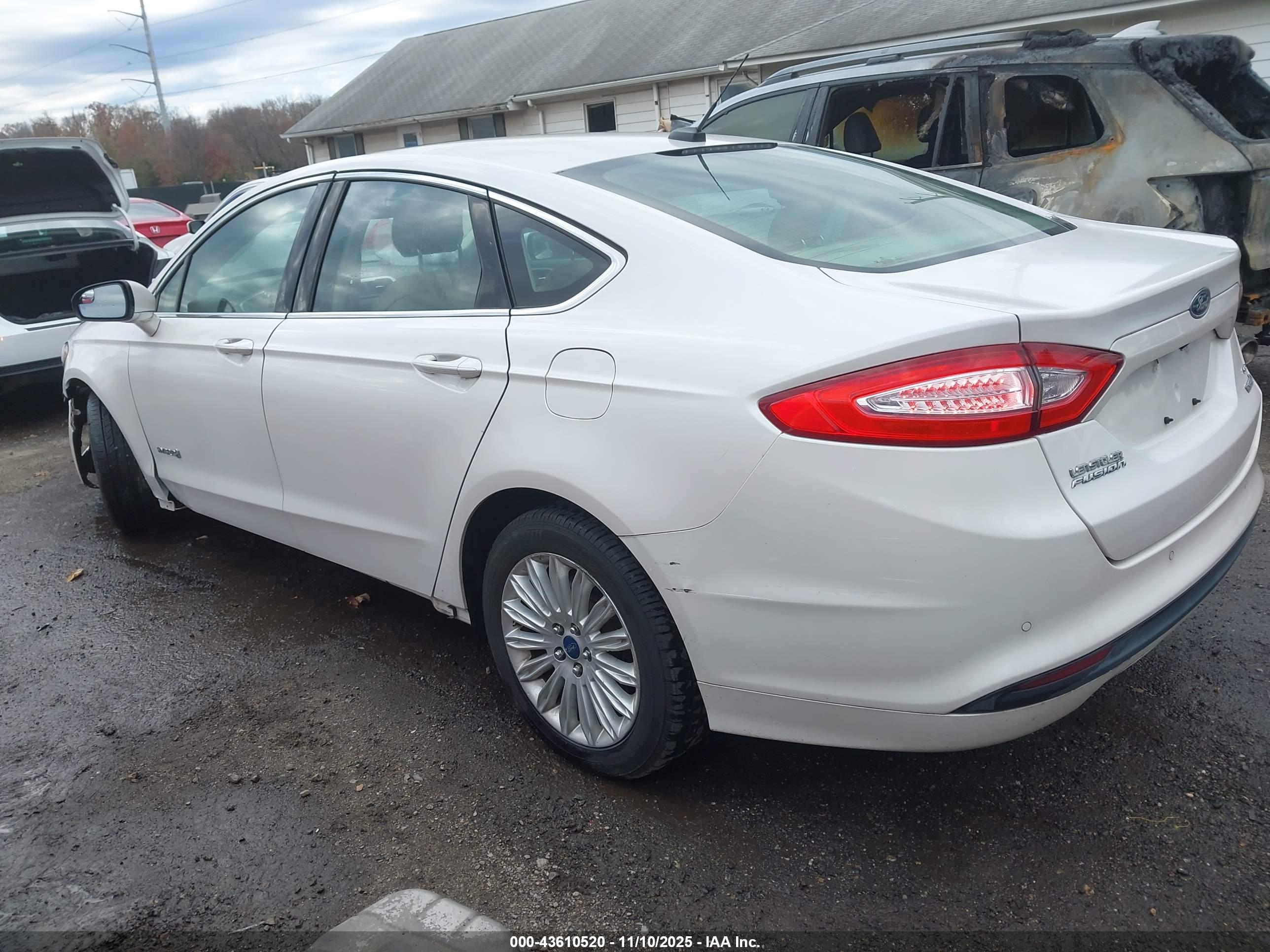FORD FUSION image 3