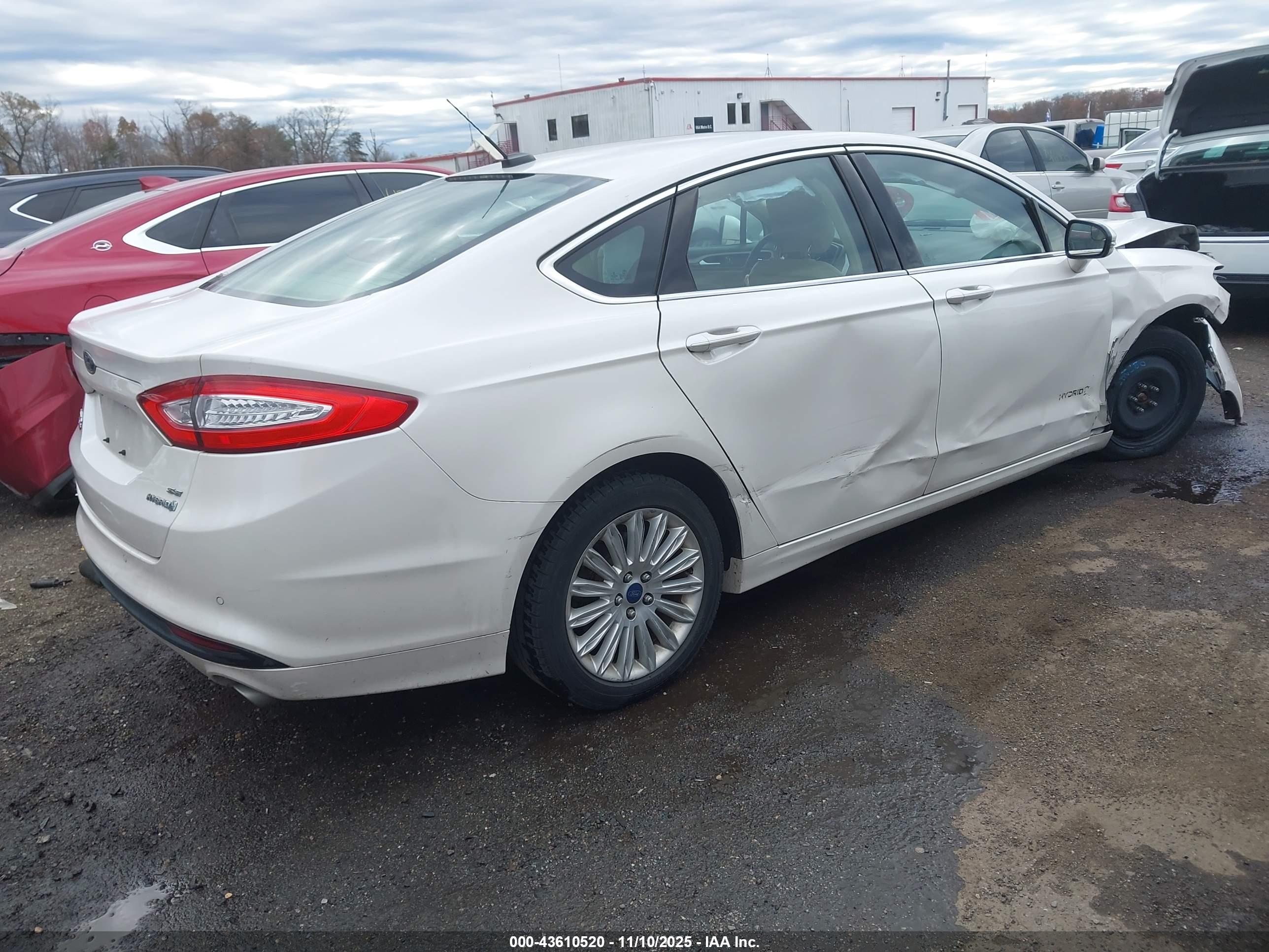 FORD FUSION image 4