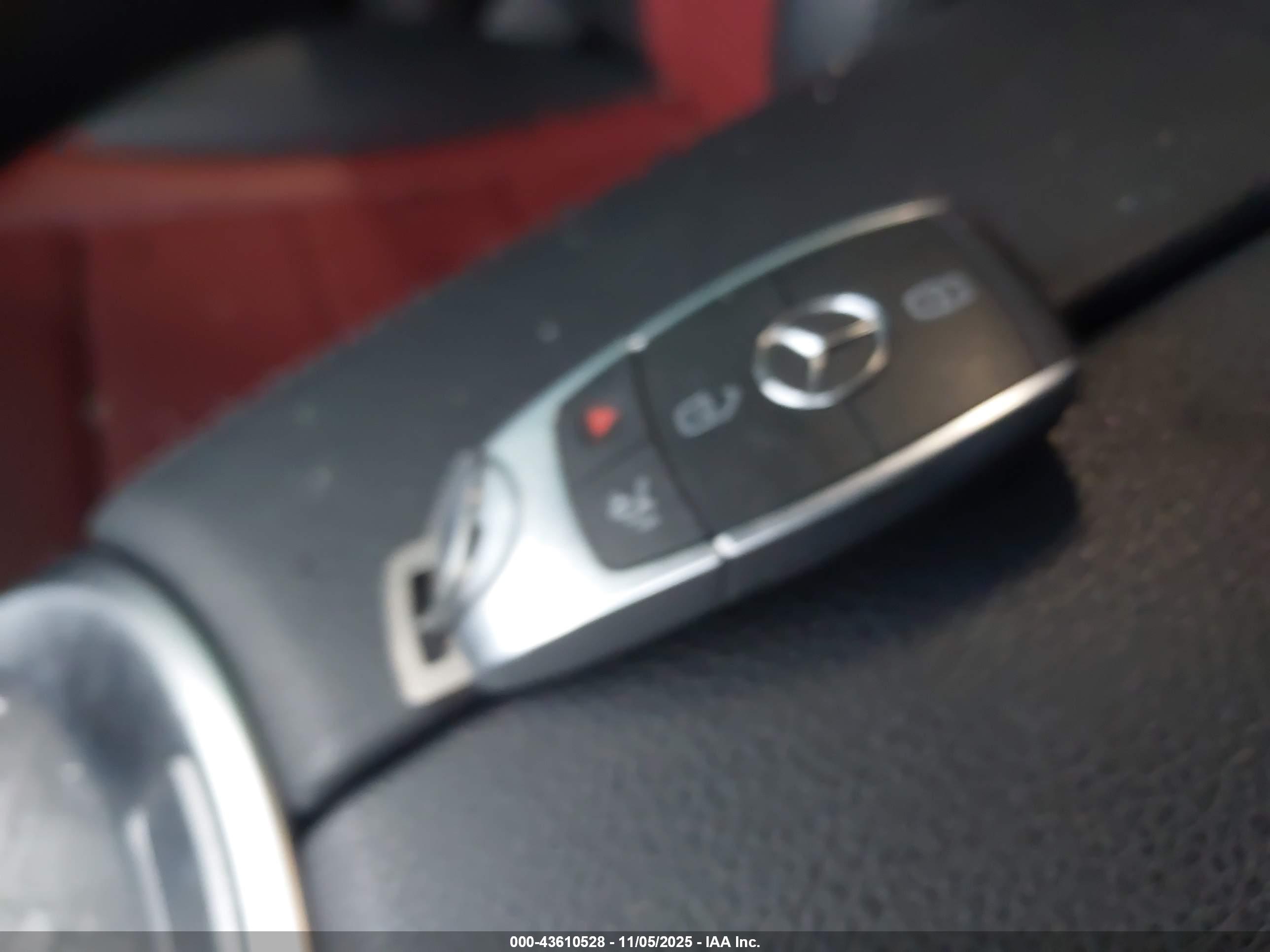 MERCEDES-BENZ GLC image 11