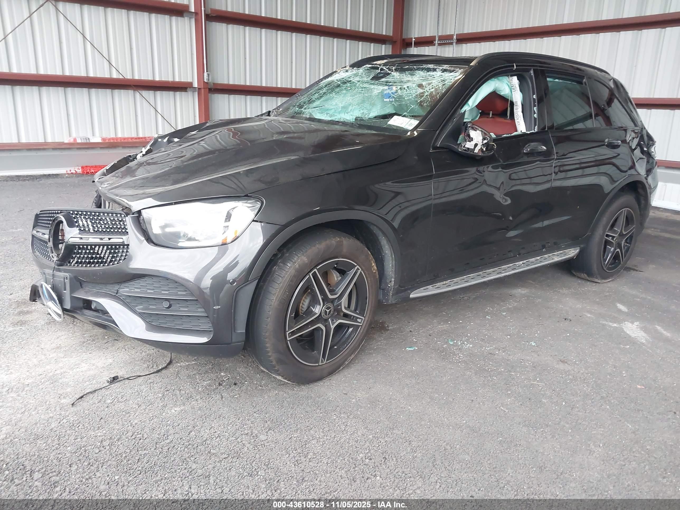 MERCEDES-BENZ GLC image 2