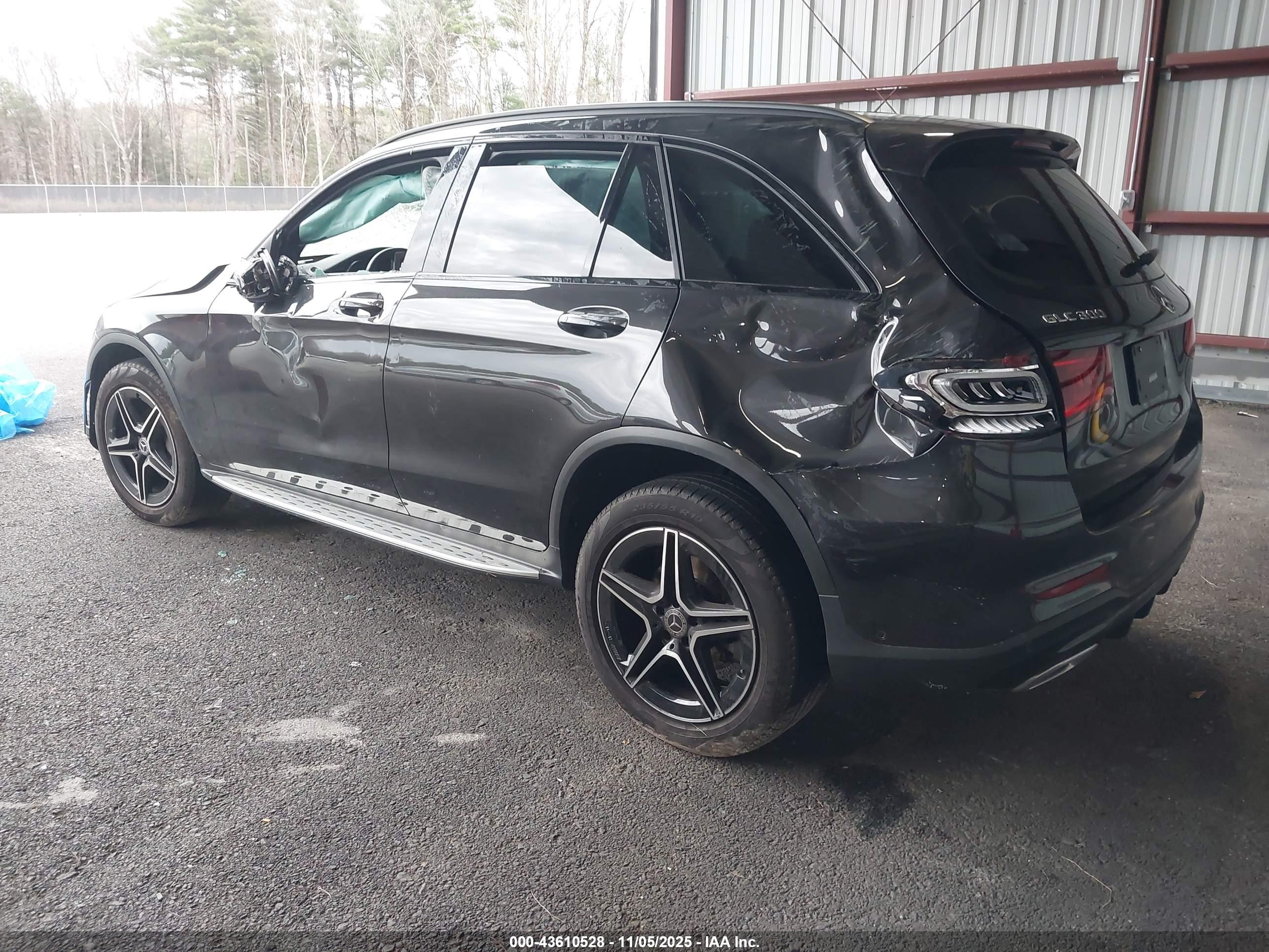 MERCEDES-BENZ GLC image 3