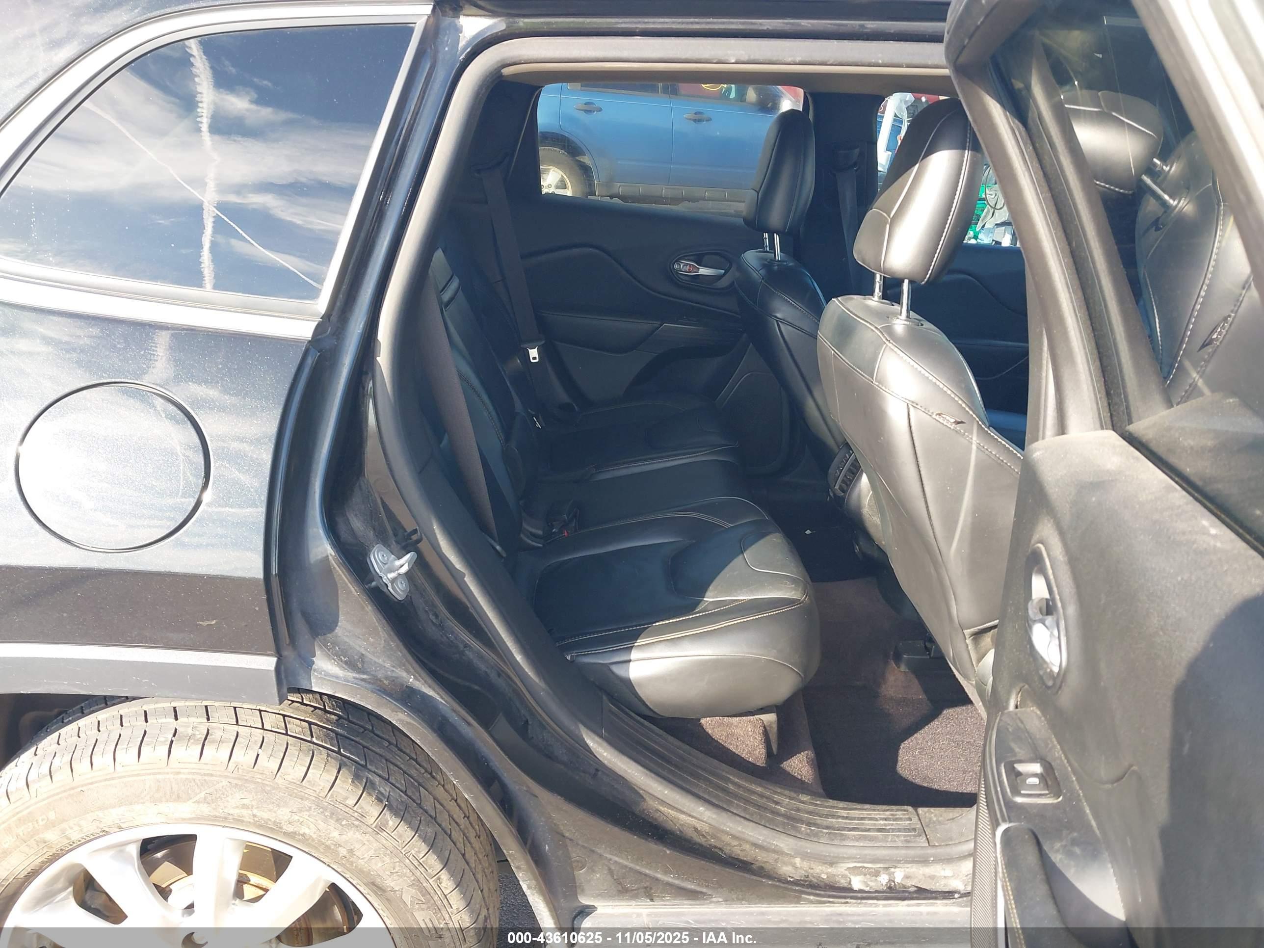 JEEP CHEROKEE image 8