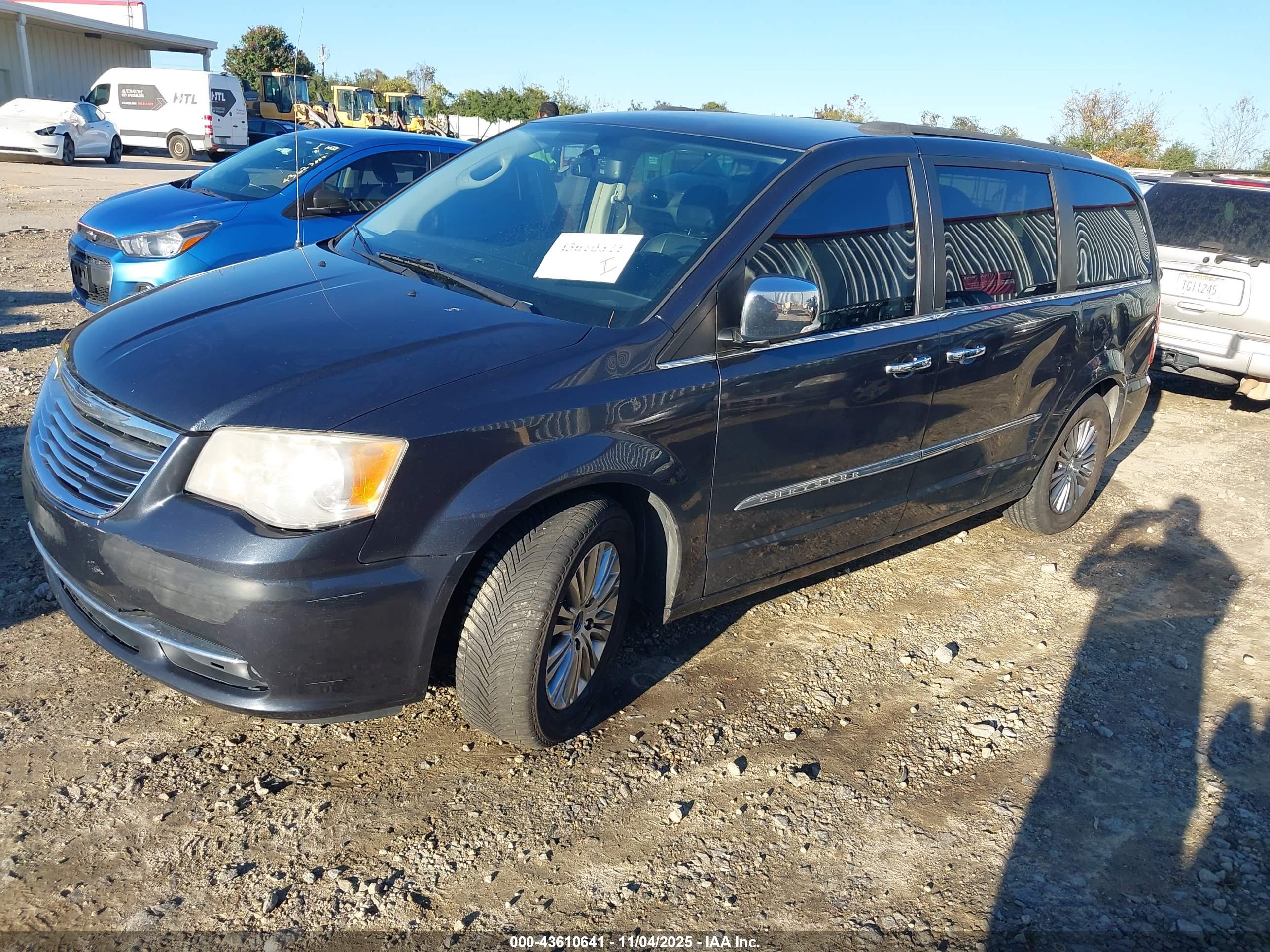 CHRYSLER TOWN image 2