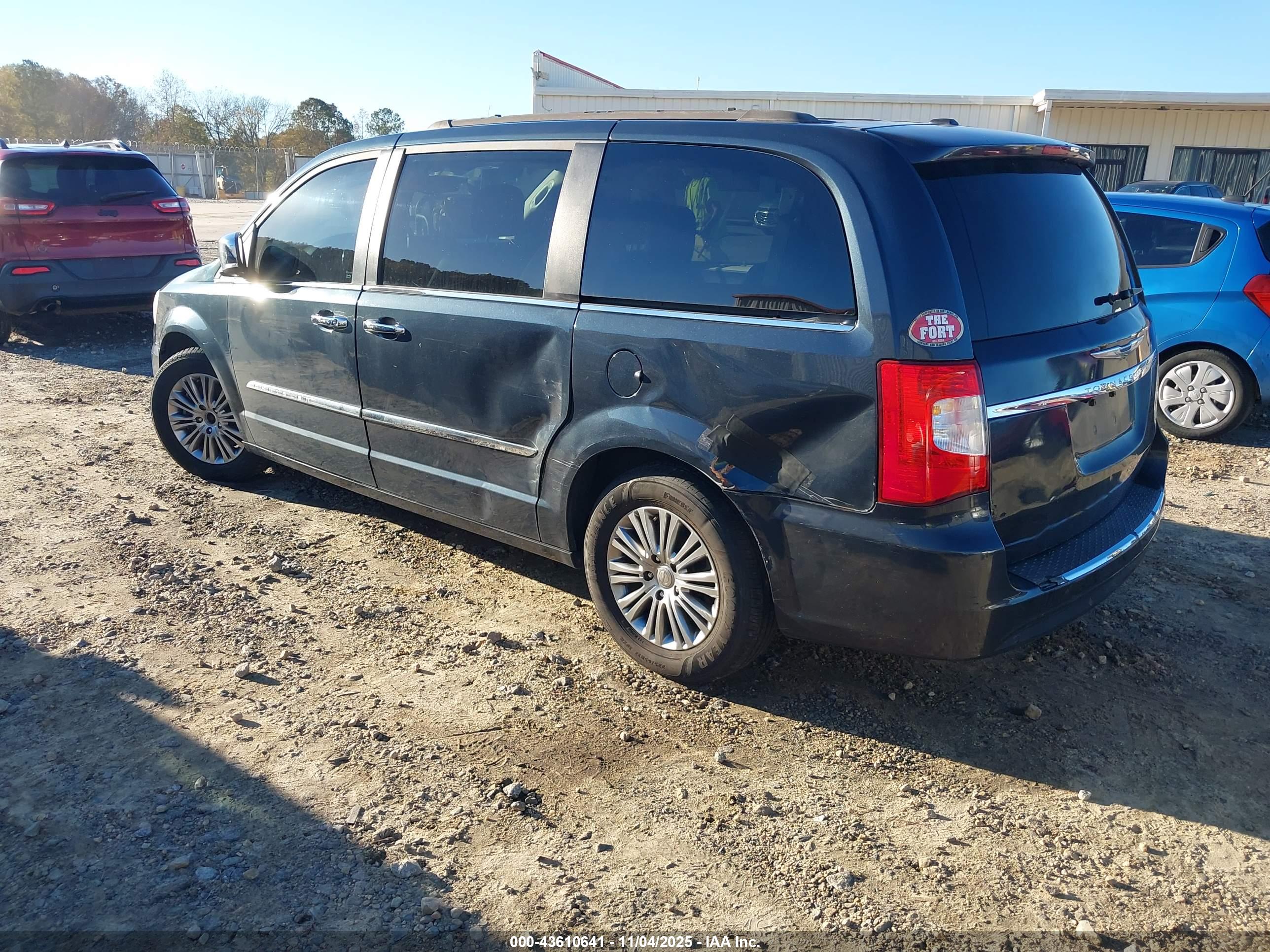 CHRYSLER TOWN image 3