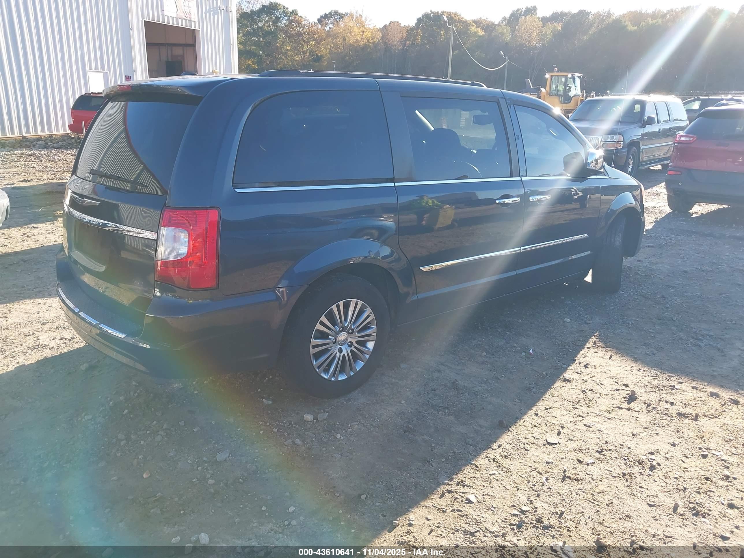 CHRYSLER TOWN image 4