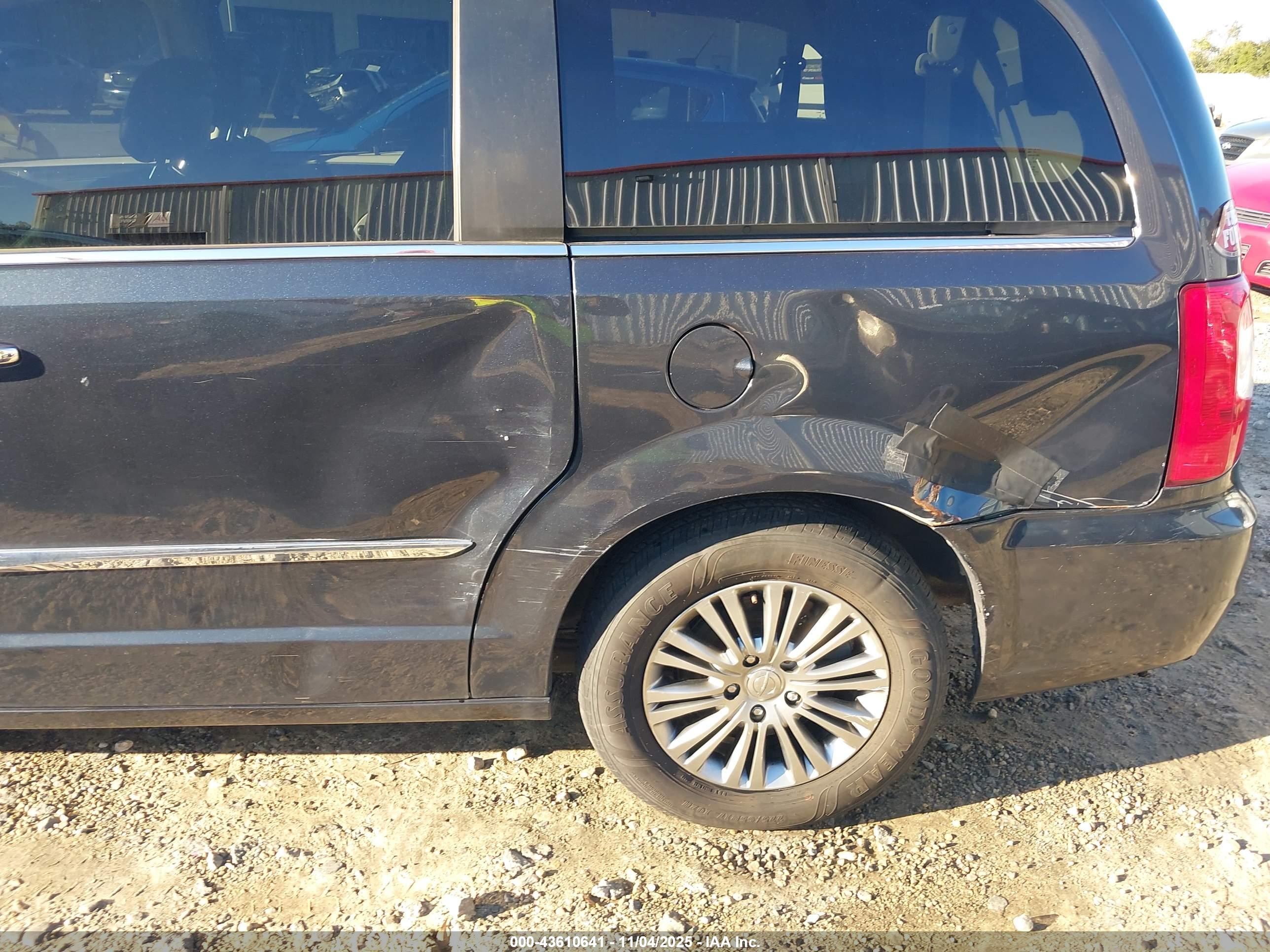 CHRYSLER TOWN image 6
