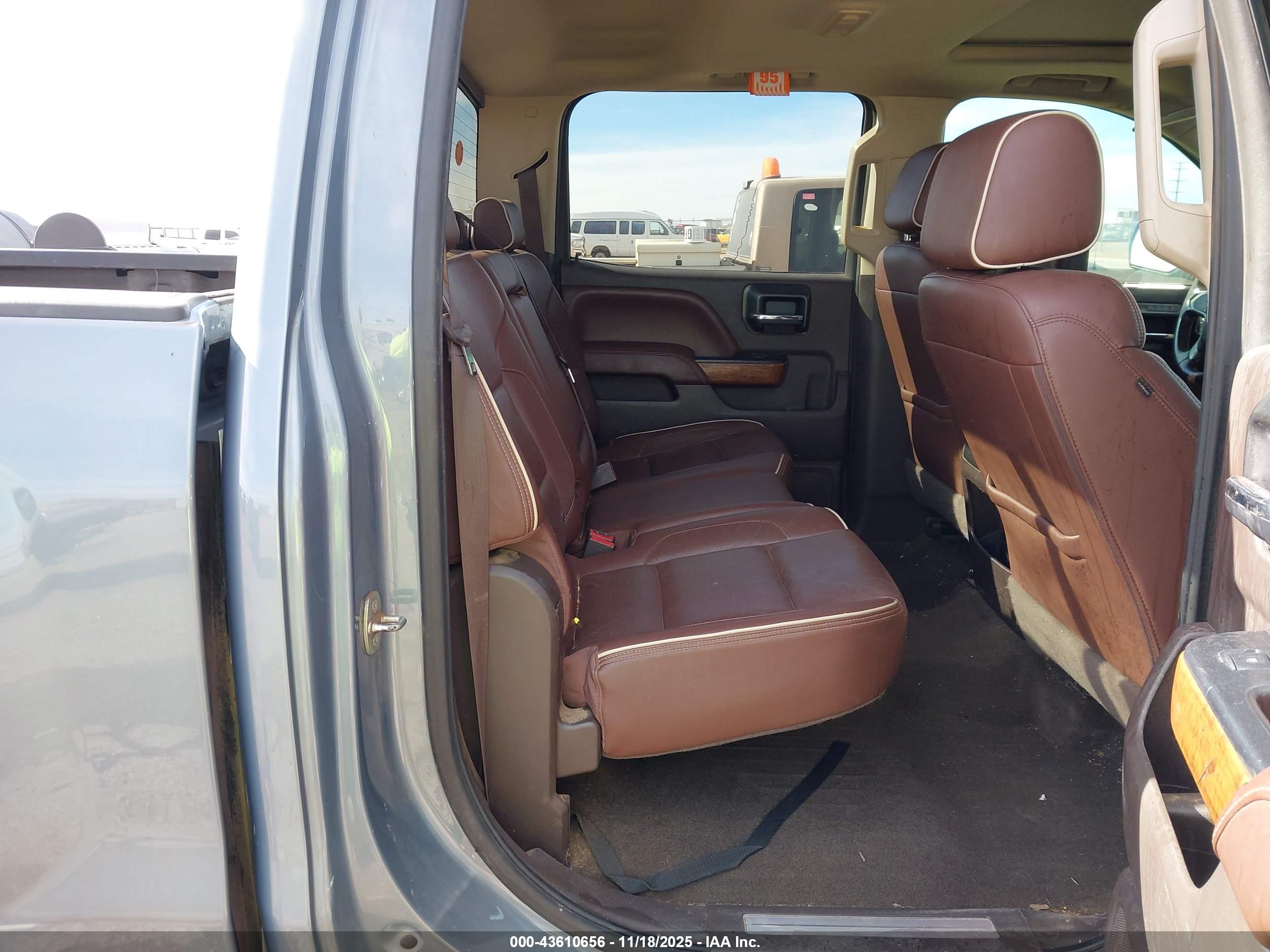 CHEVROLET SILVERADO image 8