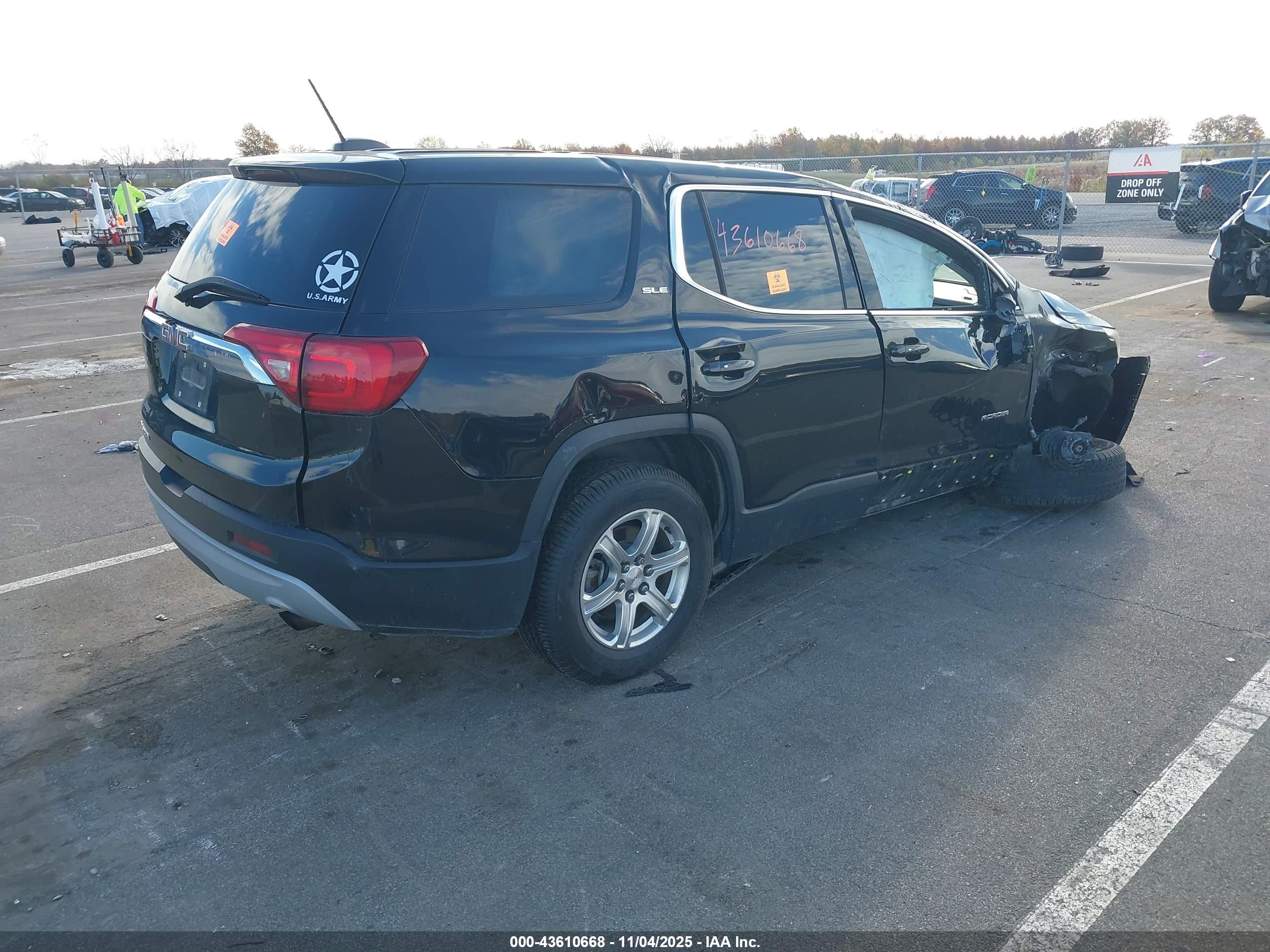 GMC ACADIA image 4