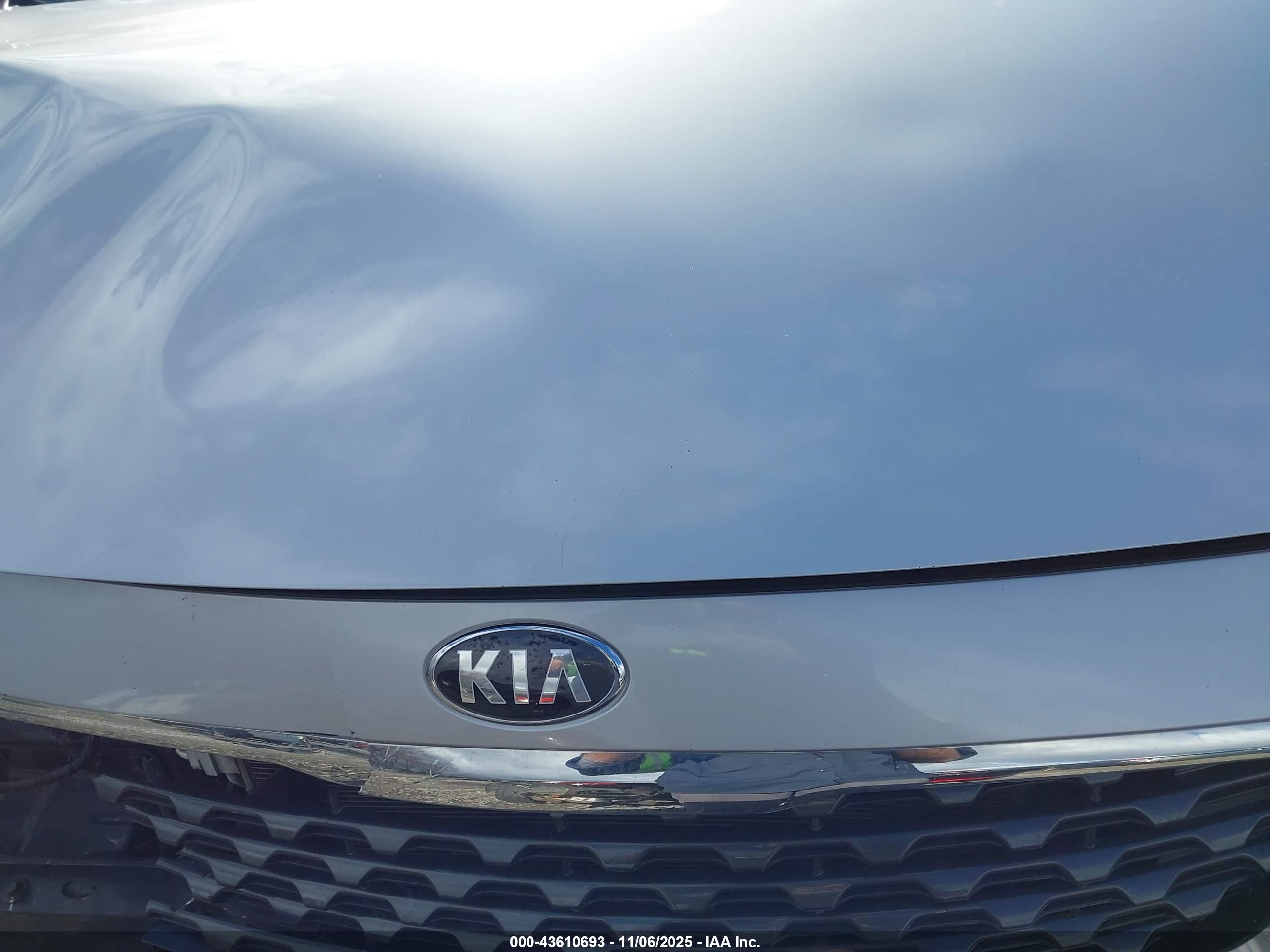 KIA SEDONA image 10