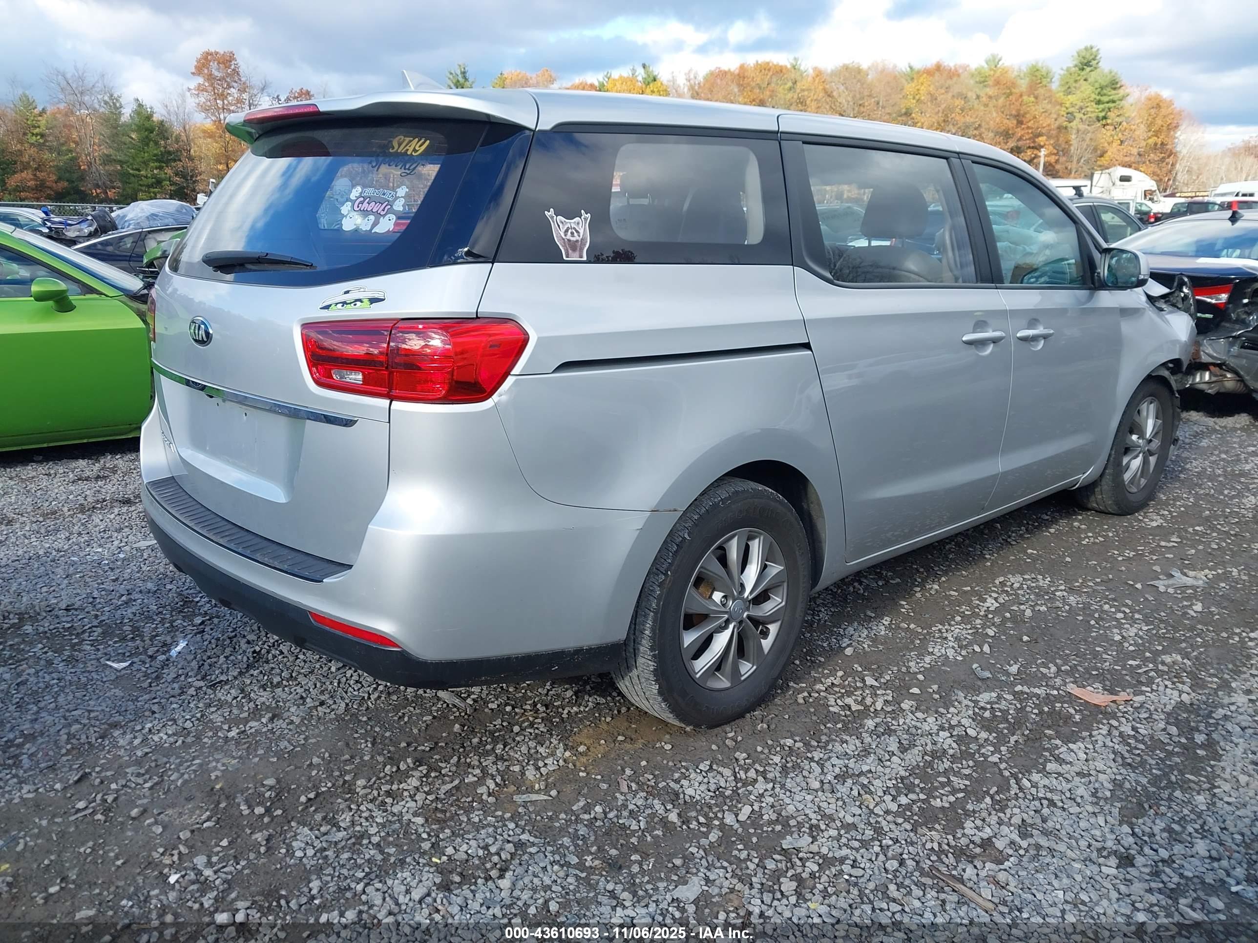 KIA SEDONA image 4