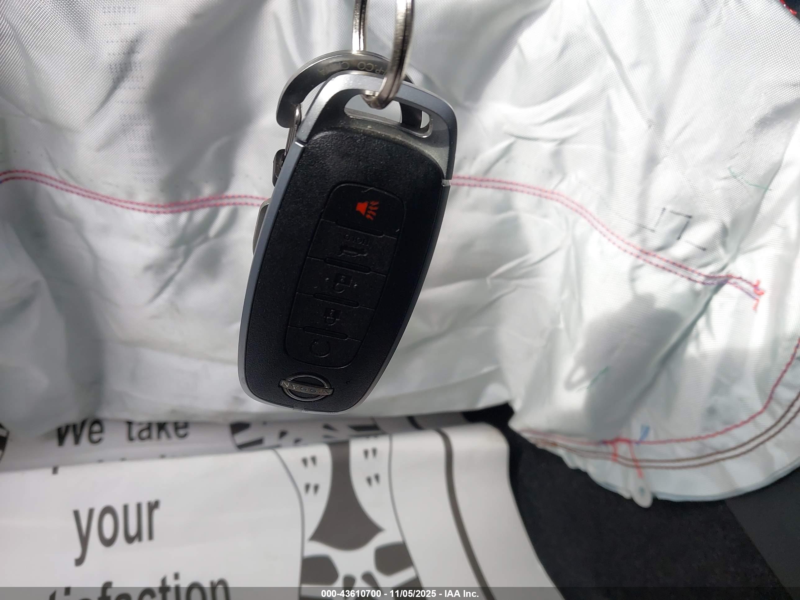 NISSAN ROGUE image 11