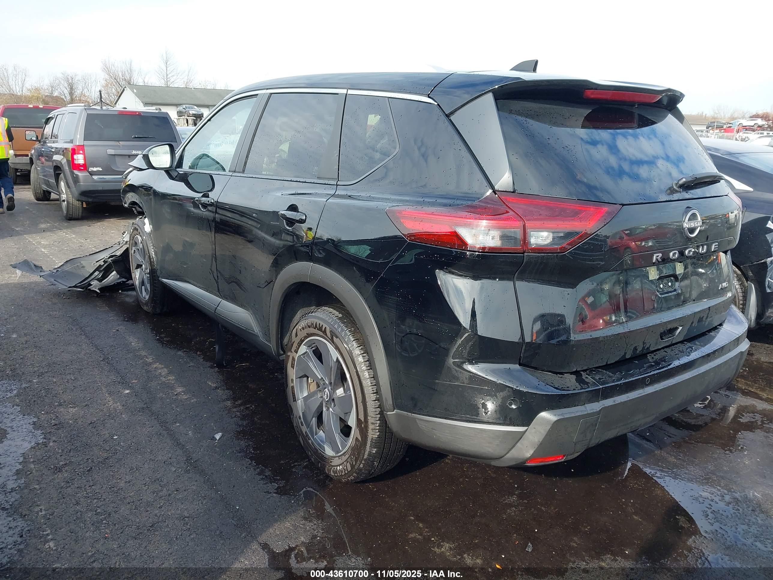 NISSAN ROGUE image 3