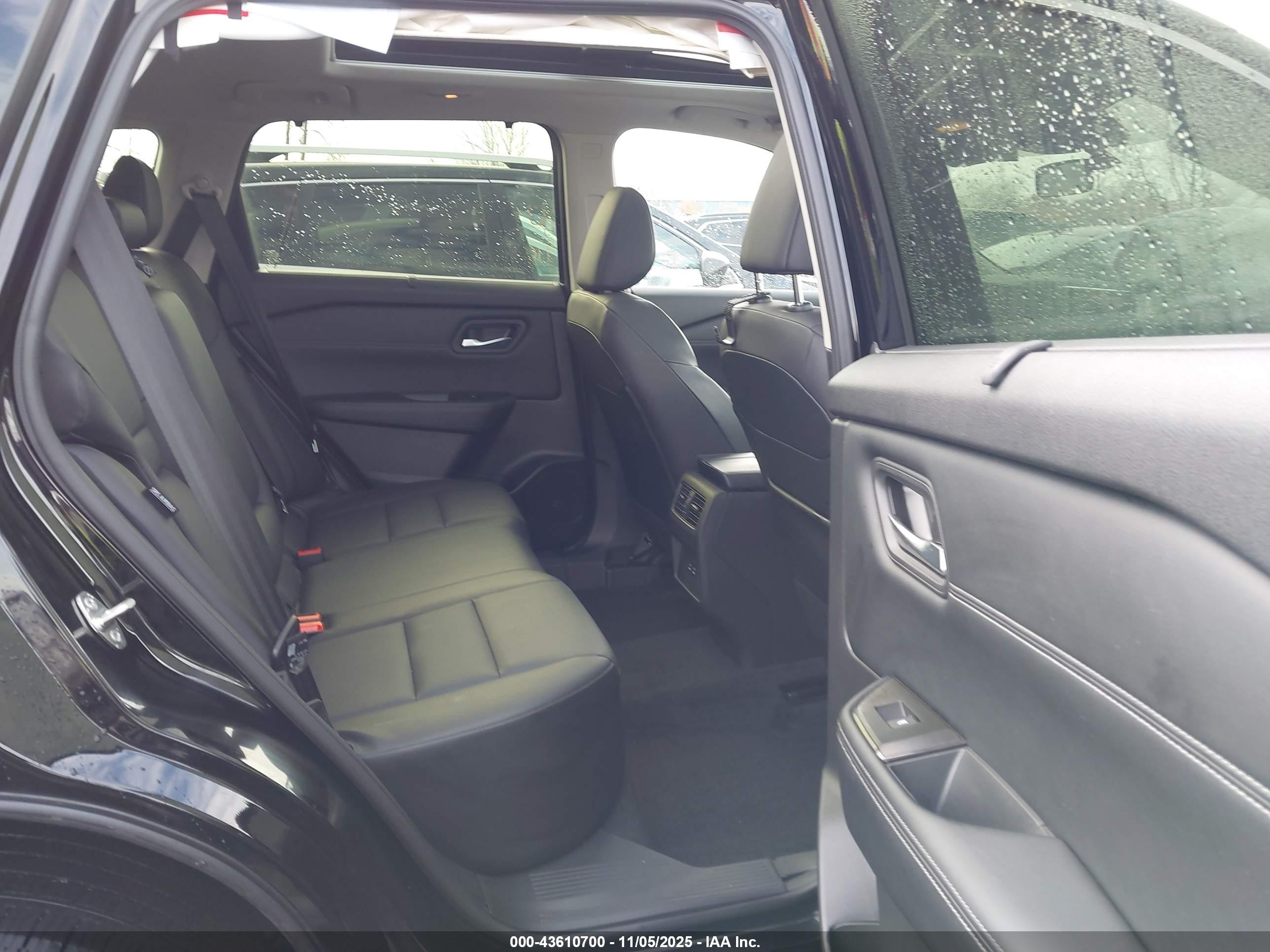 NISSAN ROGUE image 8