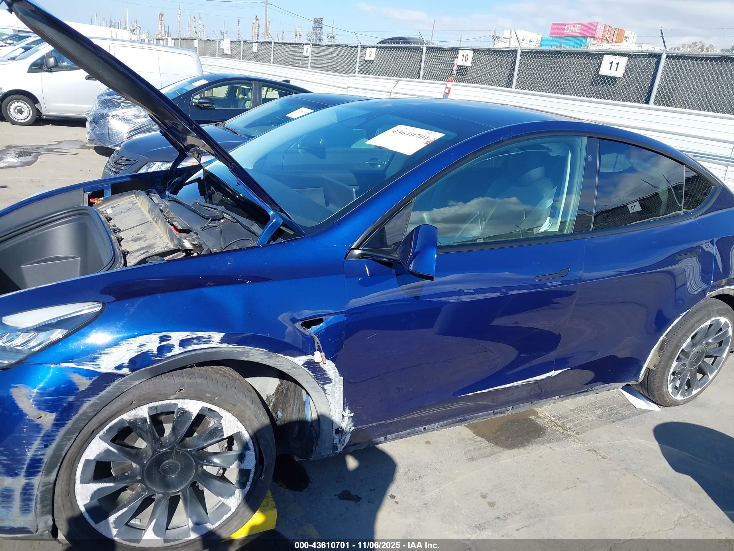 TESLA MODEL image 6