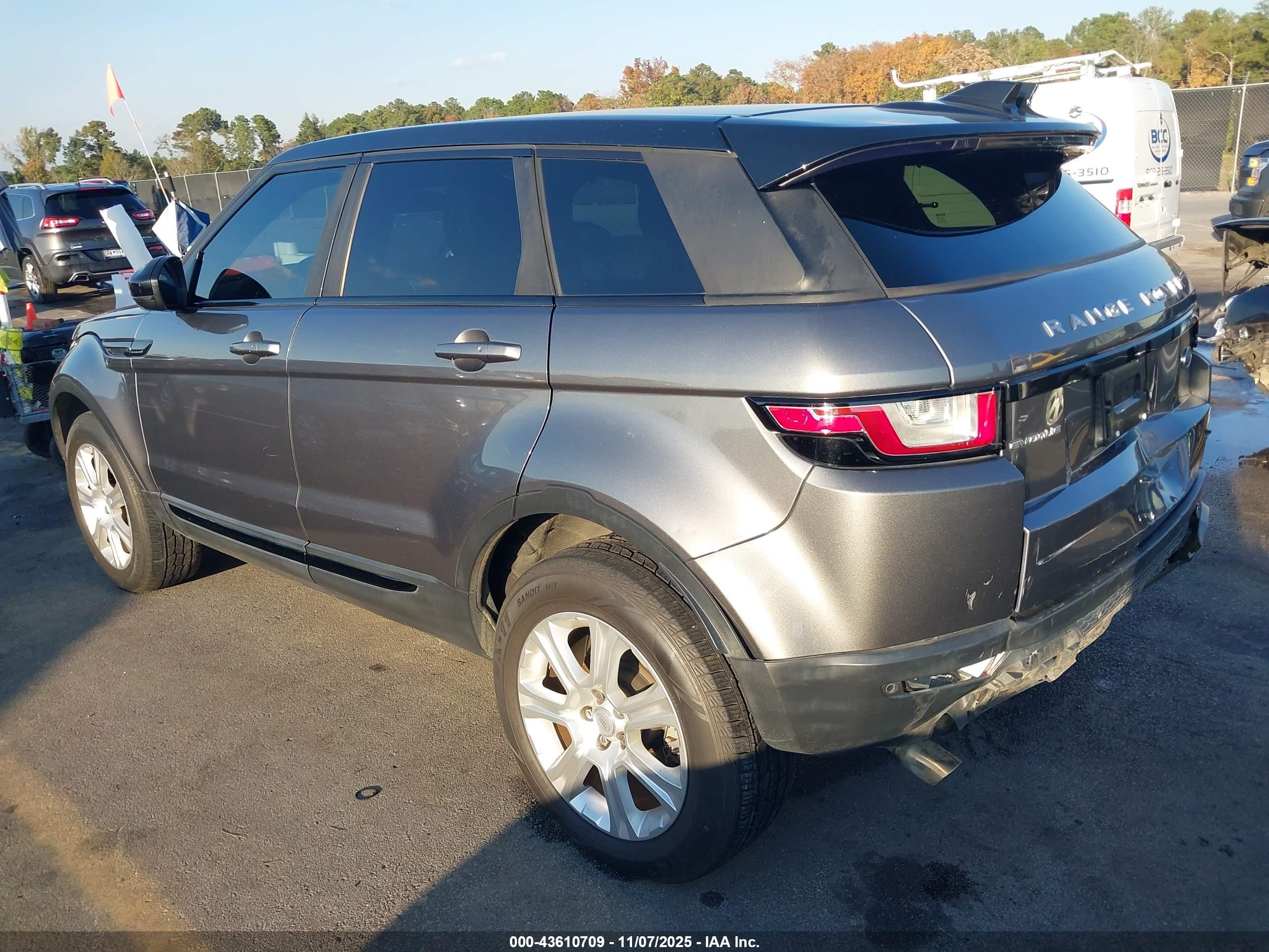 LAND ROVER image 3