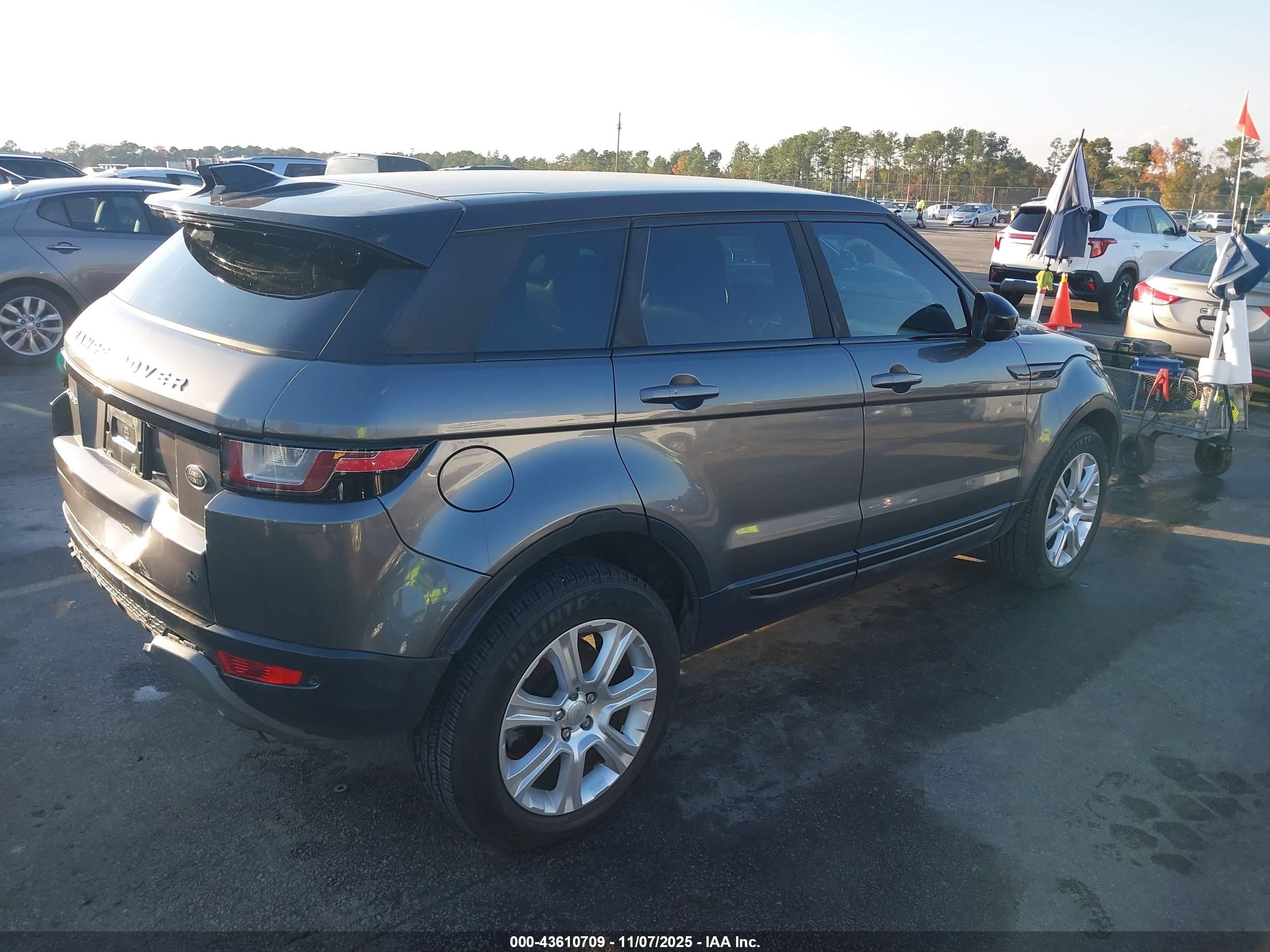 LAND ROVER image 4