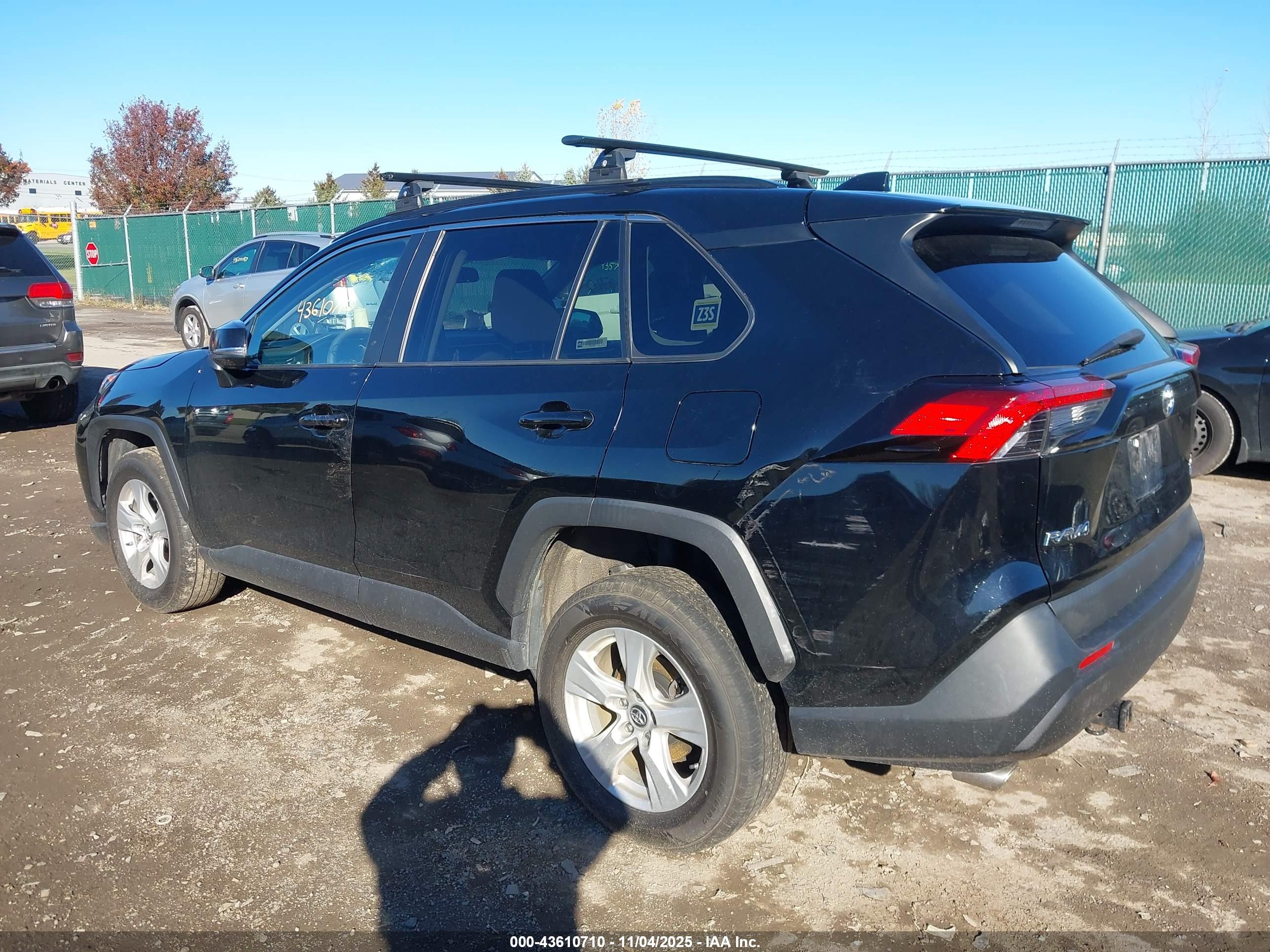 TOYOTA RAV4 image 3