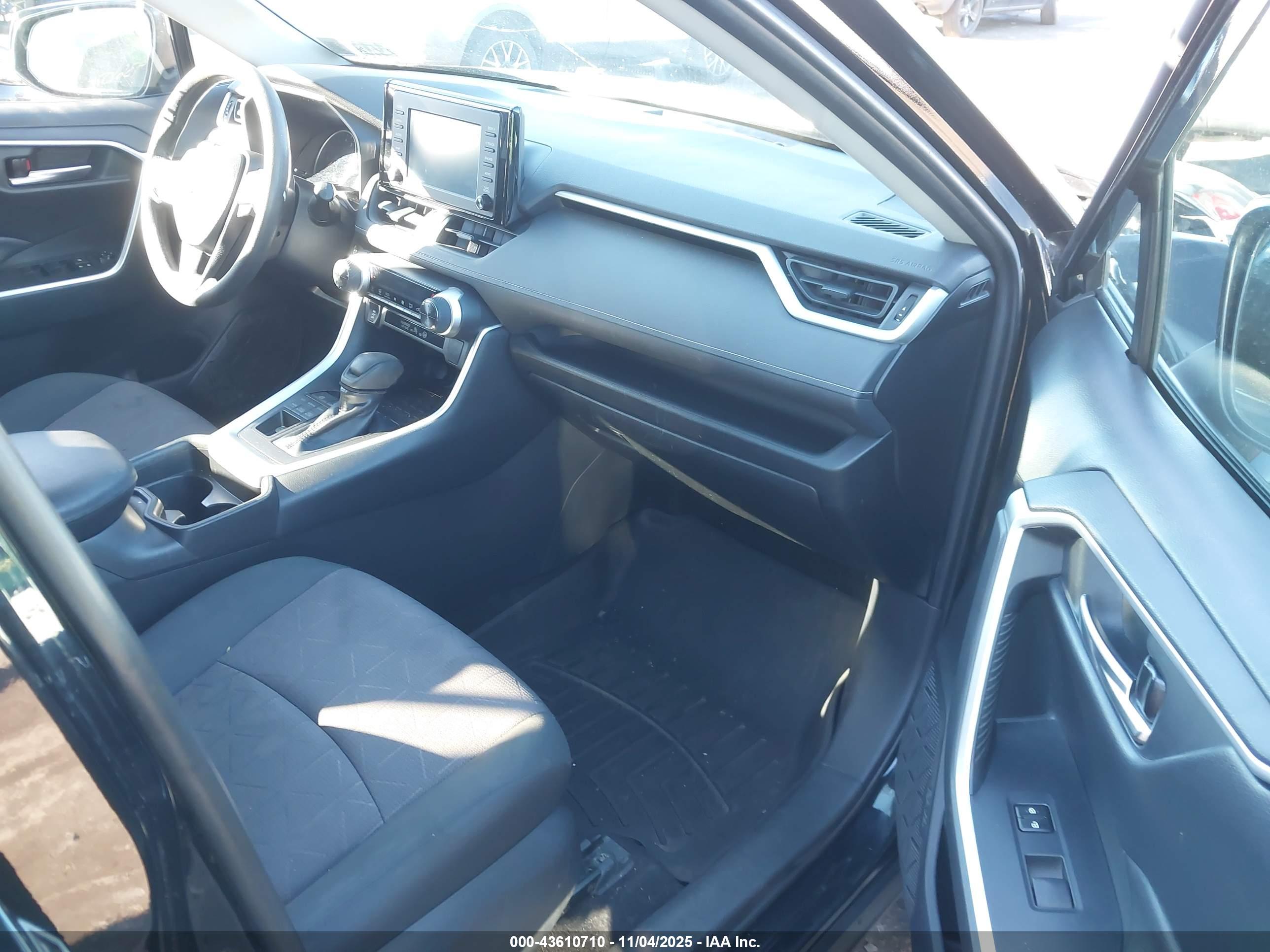 TOYOTA RAV4 image 5