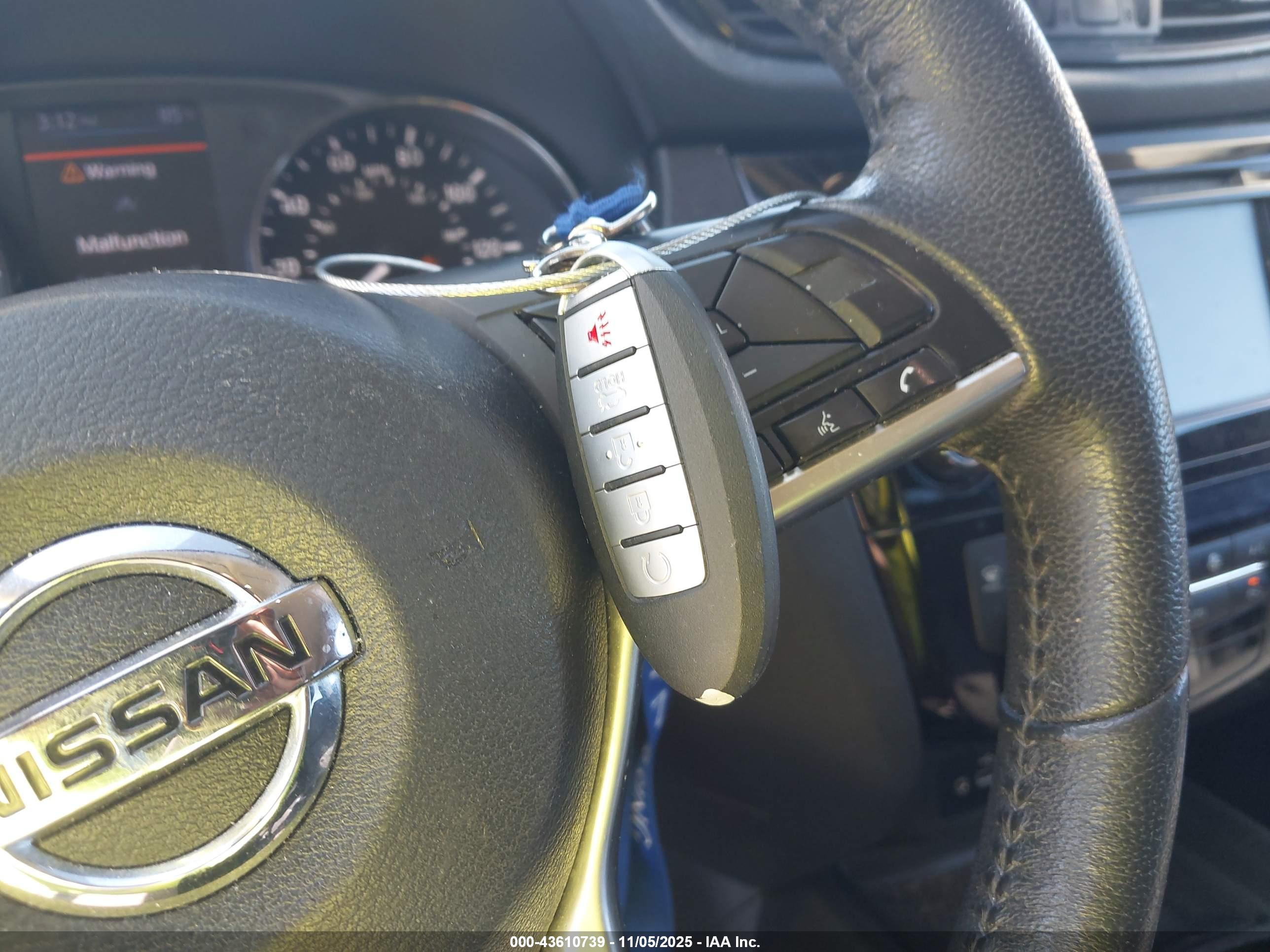 NISSAN ROGUE image 11