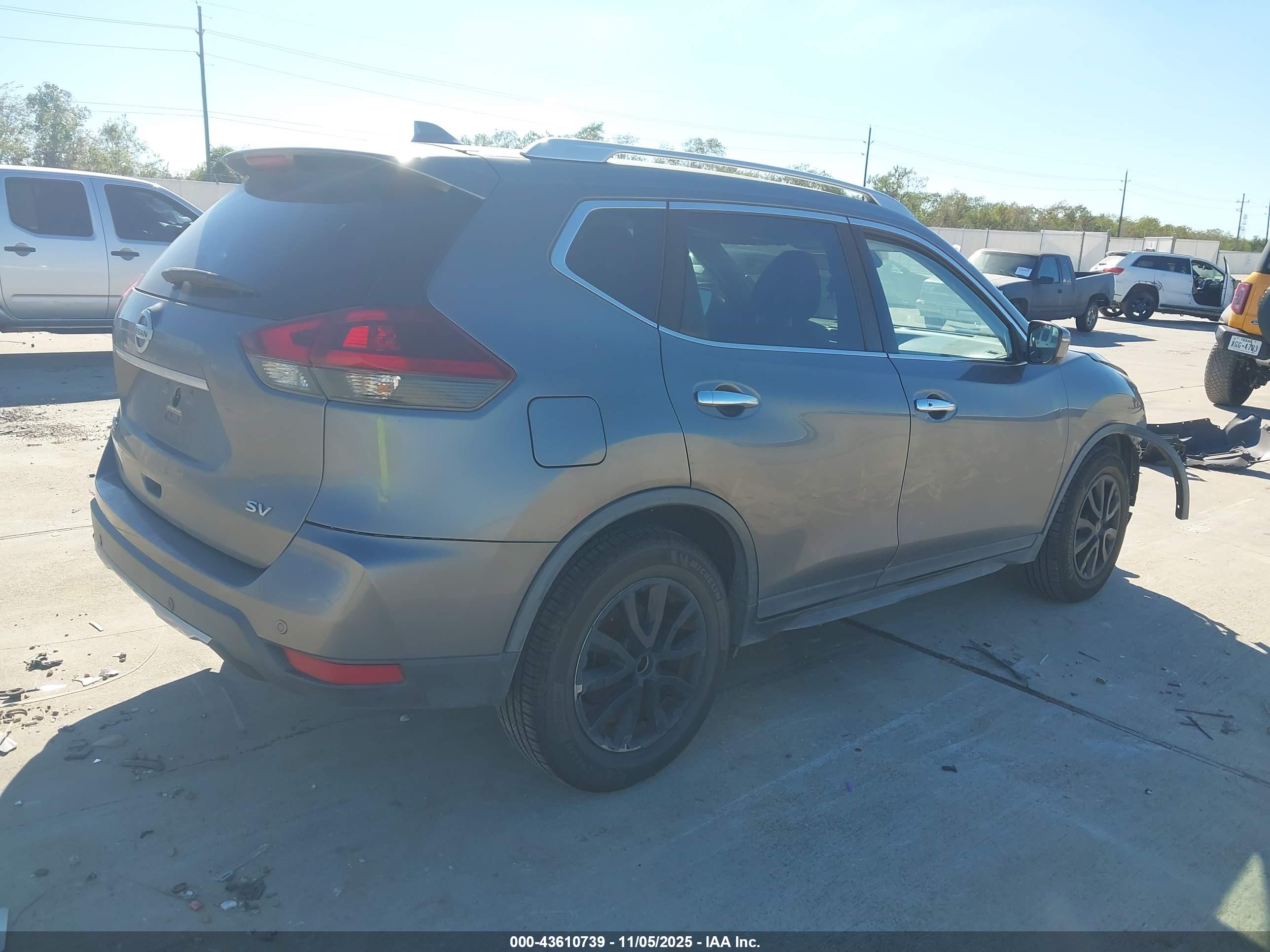 NISSAN ROGUE image 4