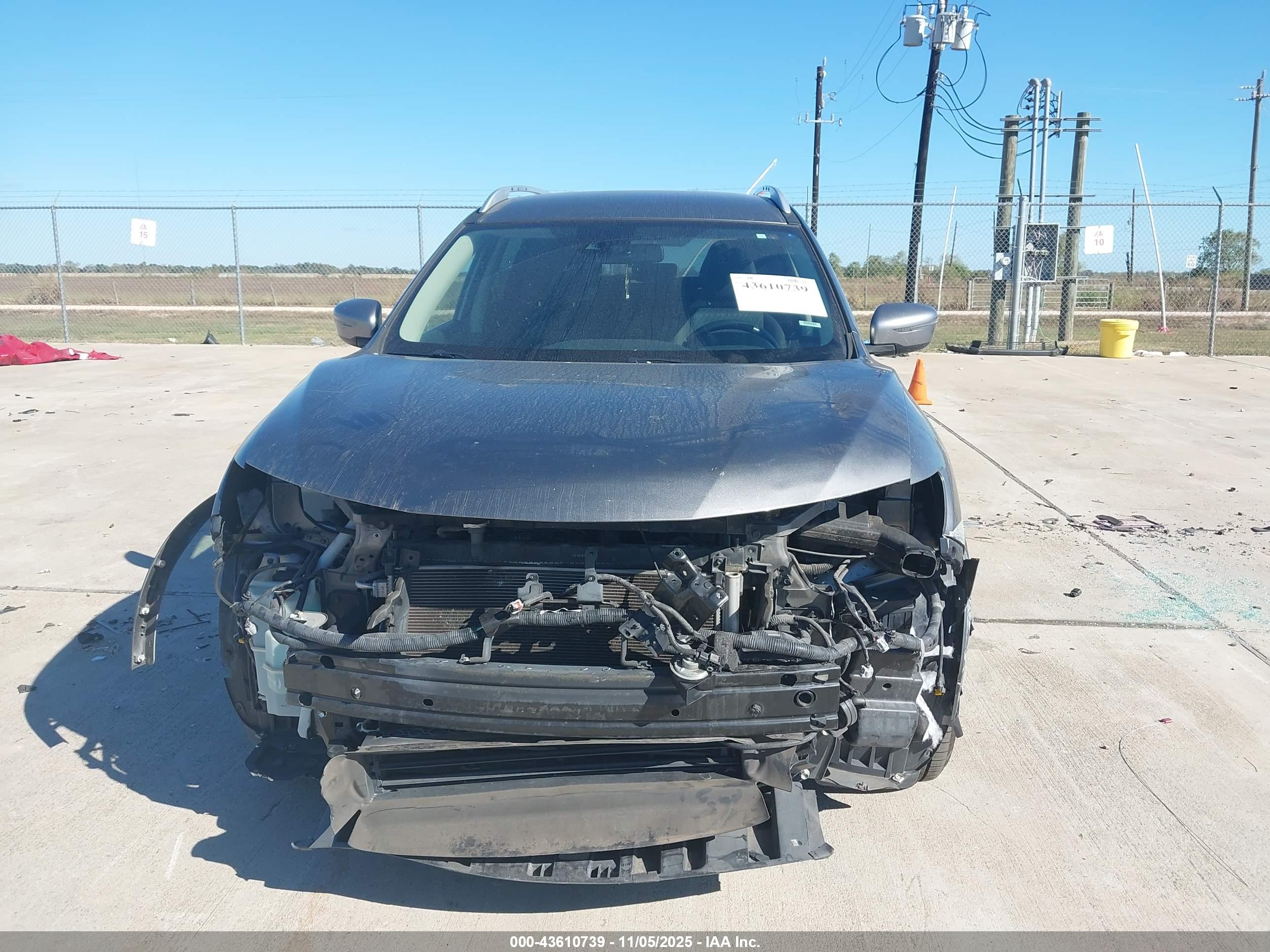 NISSAN ROGUE image 6