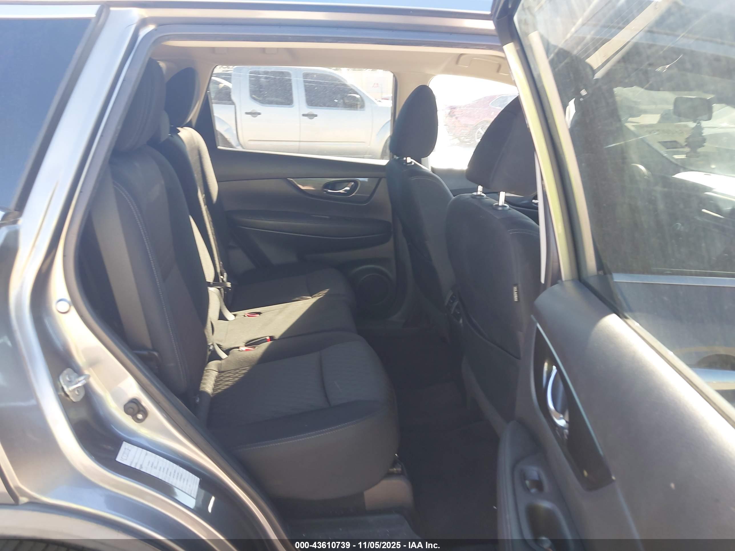 NISSAN ROGUE image 8
